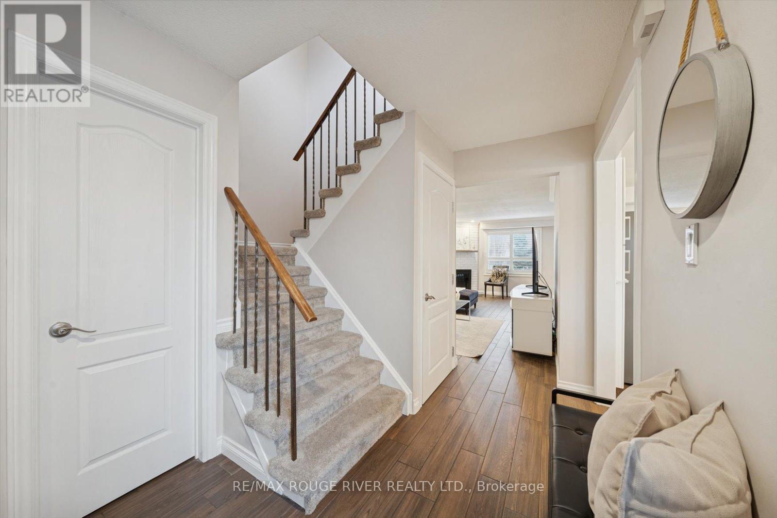 211 Ravenscroft Road, Ajax, Ontario  L1T 2T5 - Photo 4 - E12699148