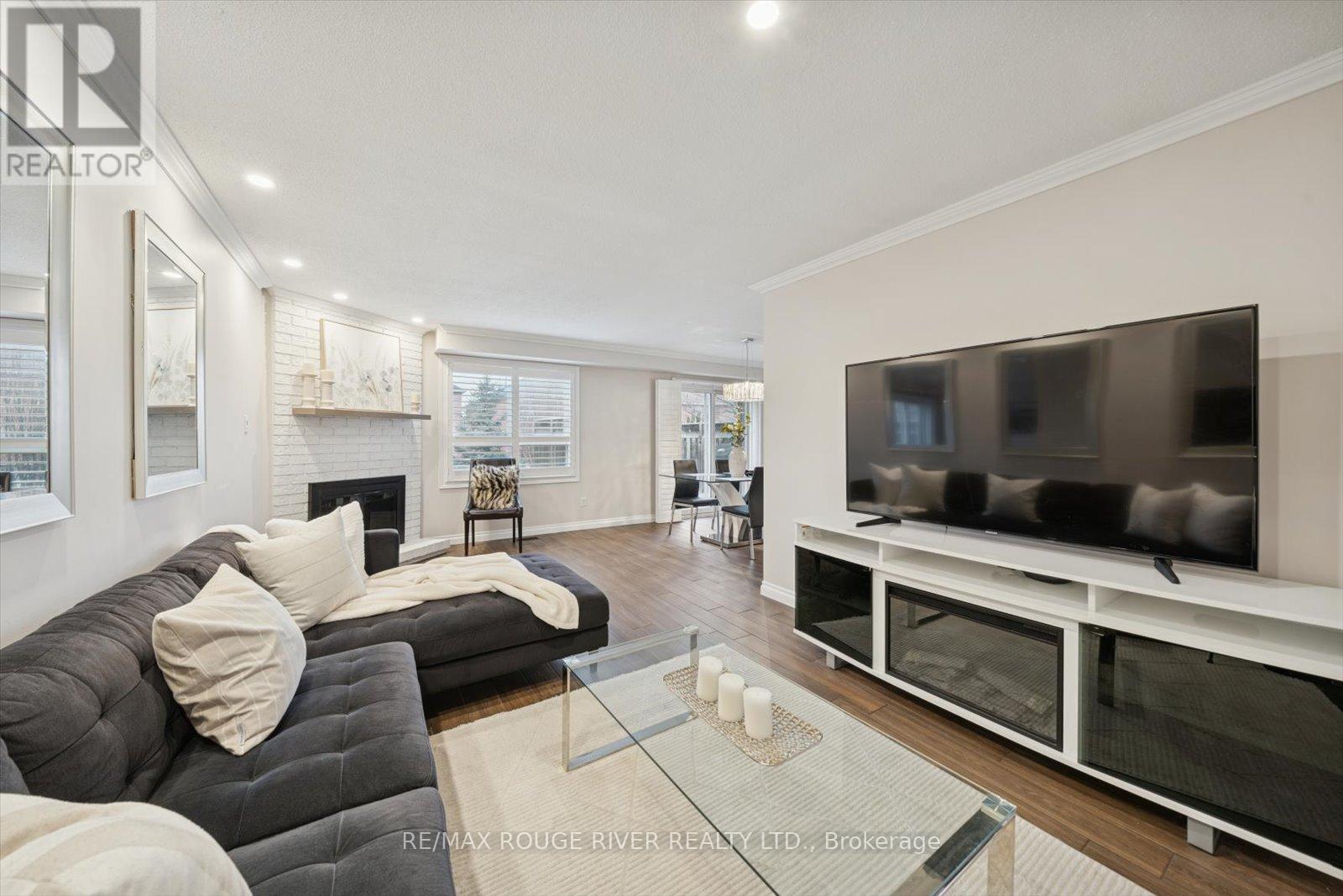 211 Ravenscroft Road, Ajax, Ontario  L1T 2T5 - Photo 6 - E12699148