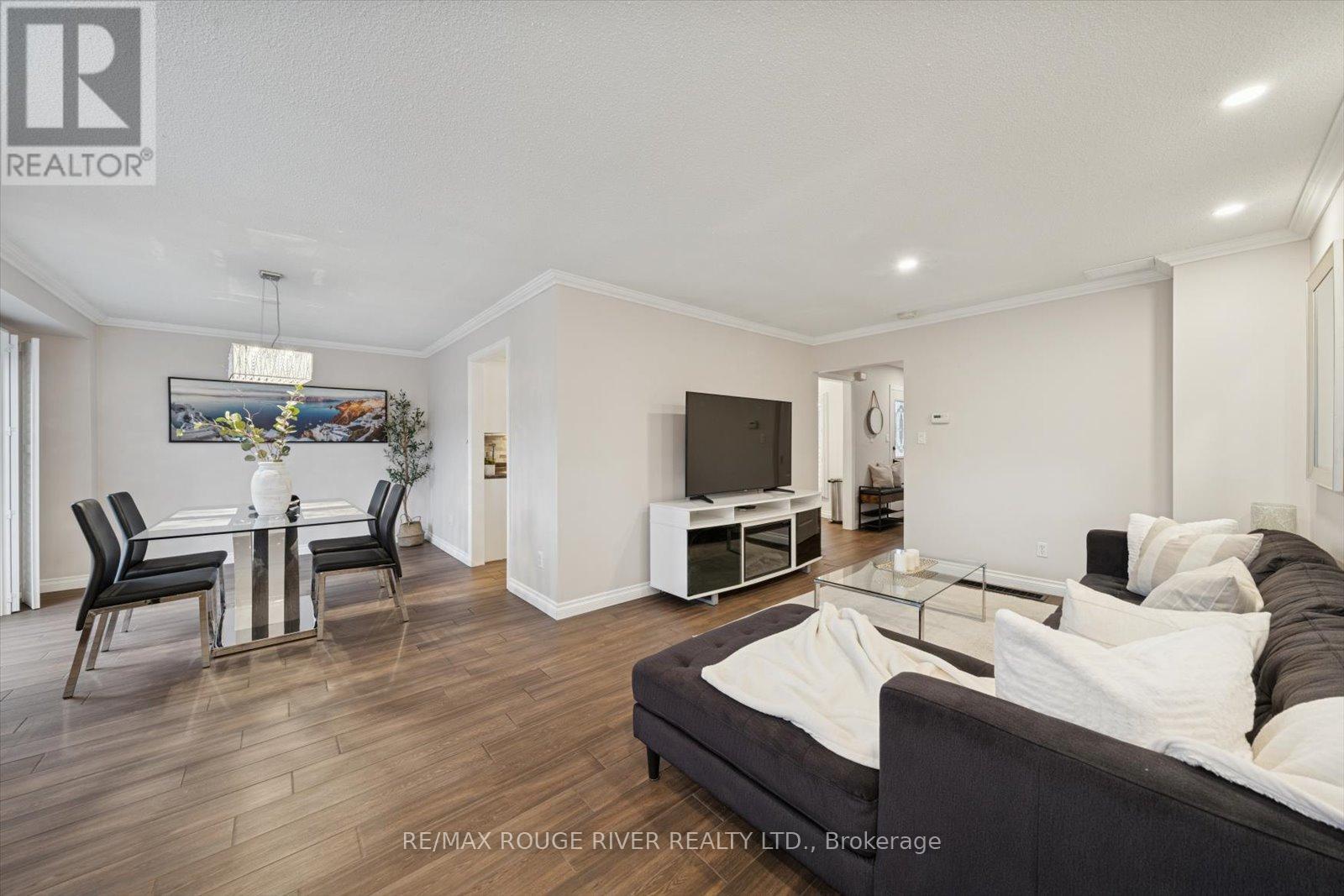 211 Ravenscroft Road, Ajax, Ontario  L1T 2T5 - Photo 8 - E12699148