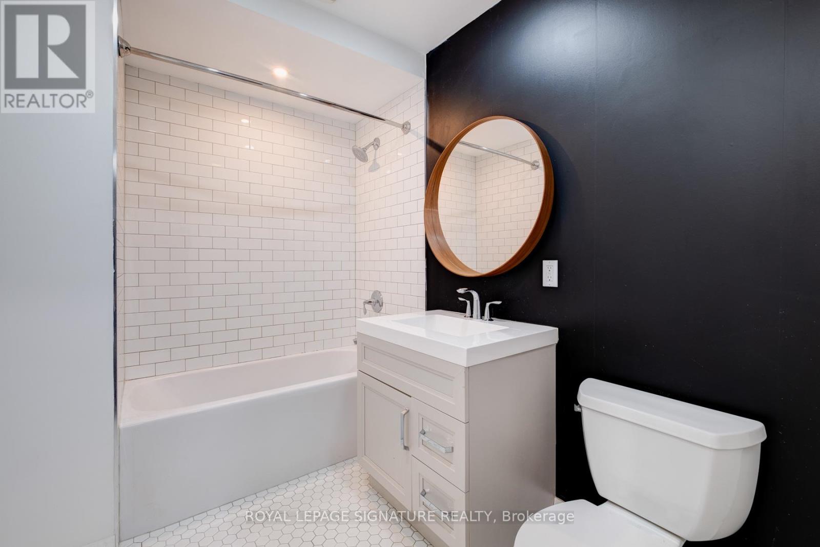 Lower - 36 Thyra Avenue, Toronto, Ontario  M4C 5G5 - Photo 17 - E12699256