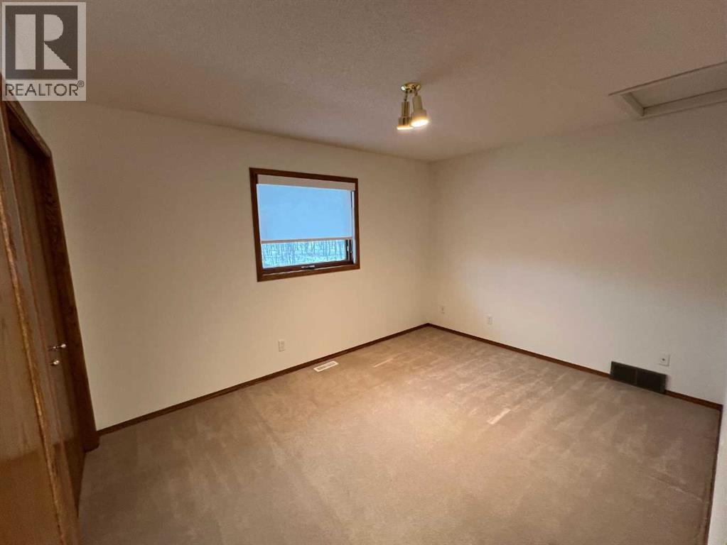 127 Douglasbank Court Se, Calgary, Alberta  T2Z 2C3 - Photo 17 - A2279428