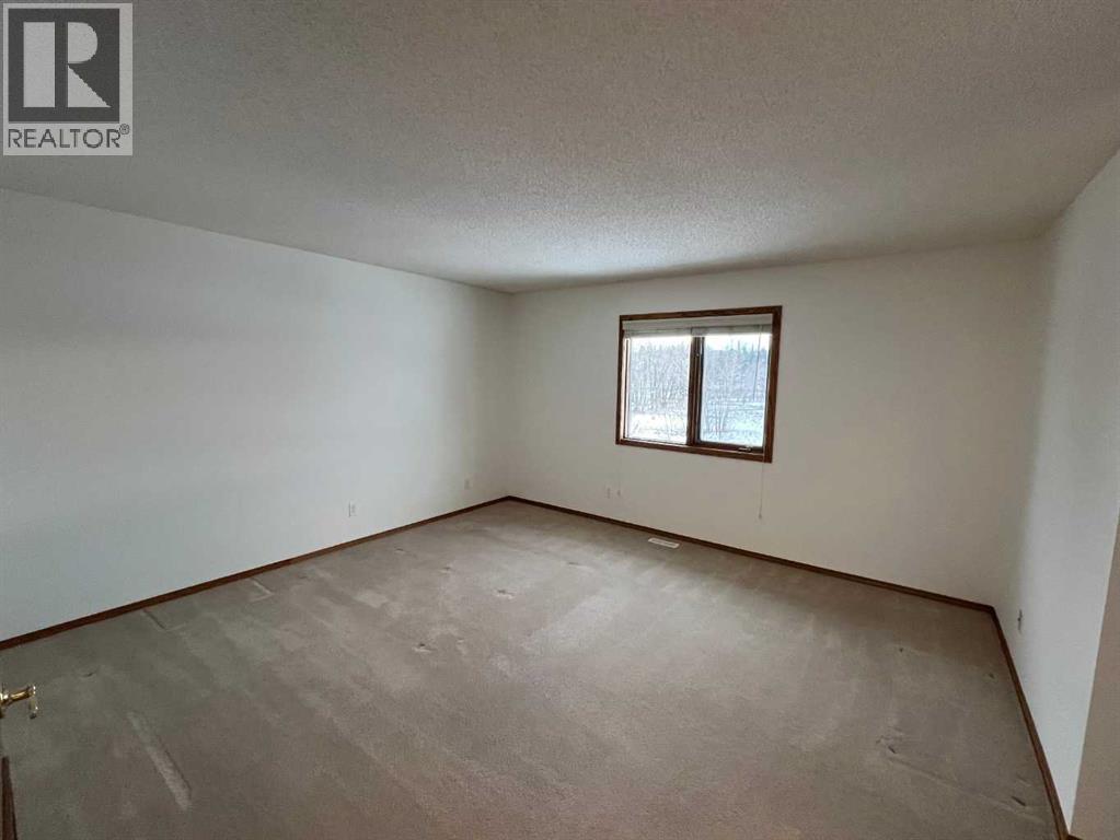 127 Douglasbank Court Se, Calgary, Alberta  T2Z 2C3 - Photo 15 - A2279428