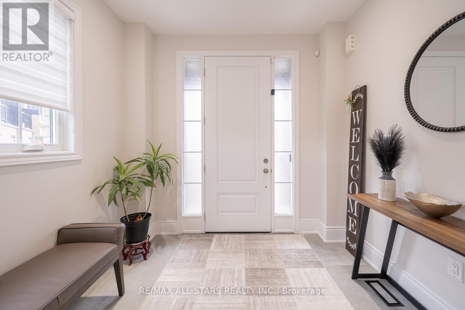 58 Boundary Boulevard, Whitchurch-Stouffville, Ontario  L4A 4W2 - Photo 2 - N12699006