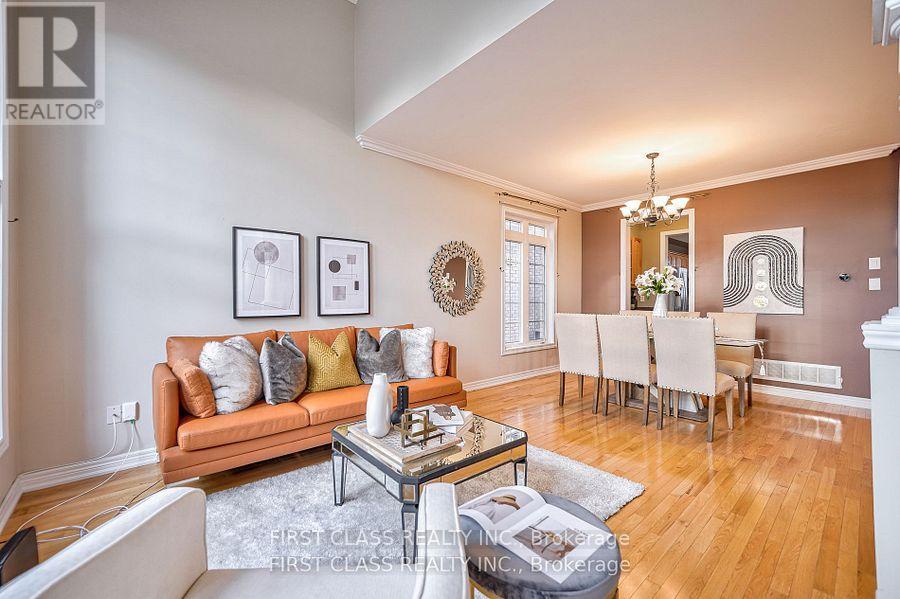 12 Glaceport Crescent, Markham, Ontario  L6C 3C3 - Photo 4 - N12699178