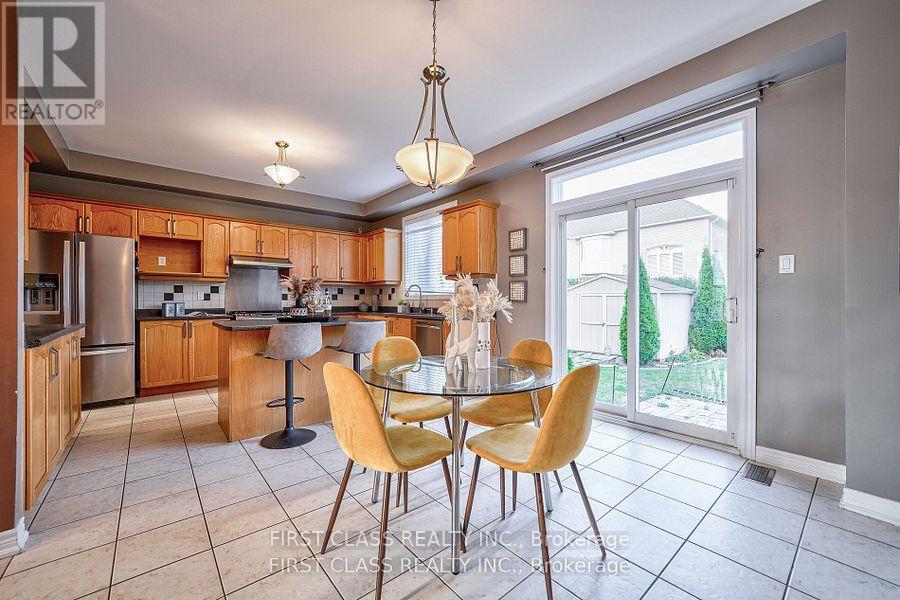 12 Glaceport Crescent, Markham, Ontario  L6C 3C3 - Photo 7 - N12699178