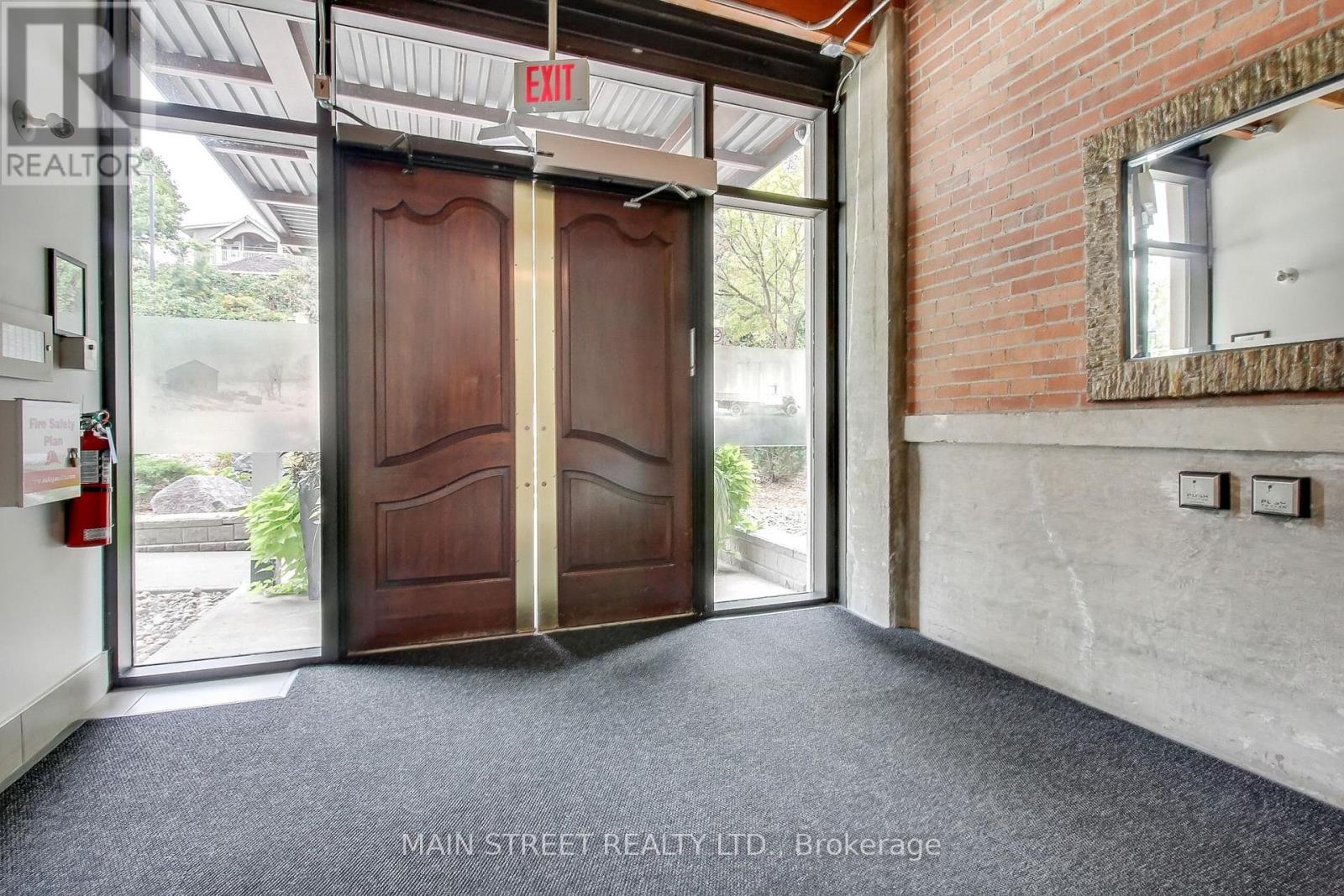 310 - 543 Timothy Street W, Newmarket, Ontario  L3Y 1R1 - Photo 4 - N12699262