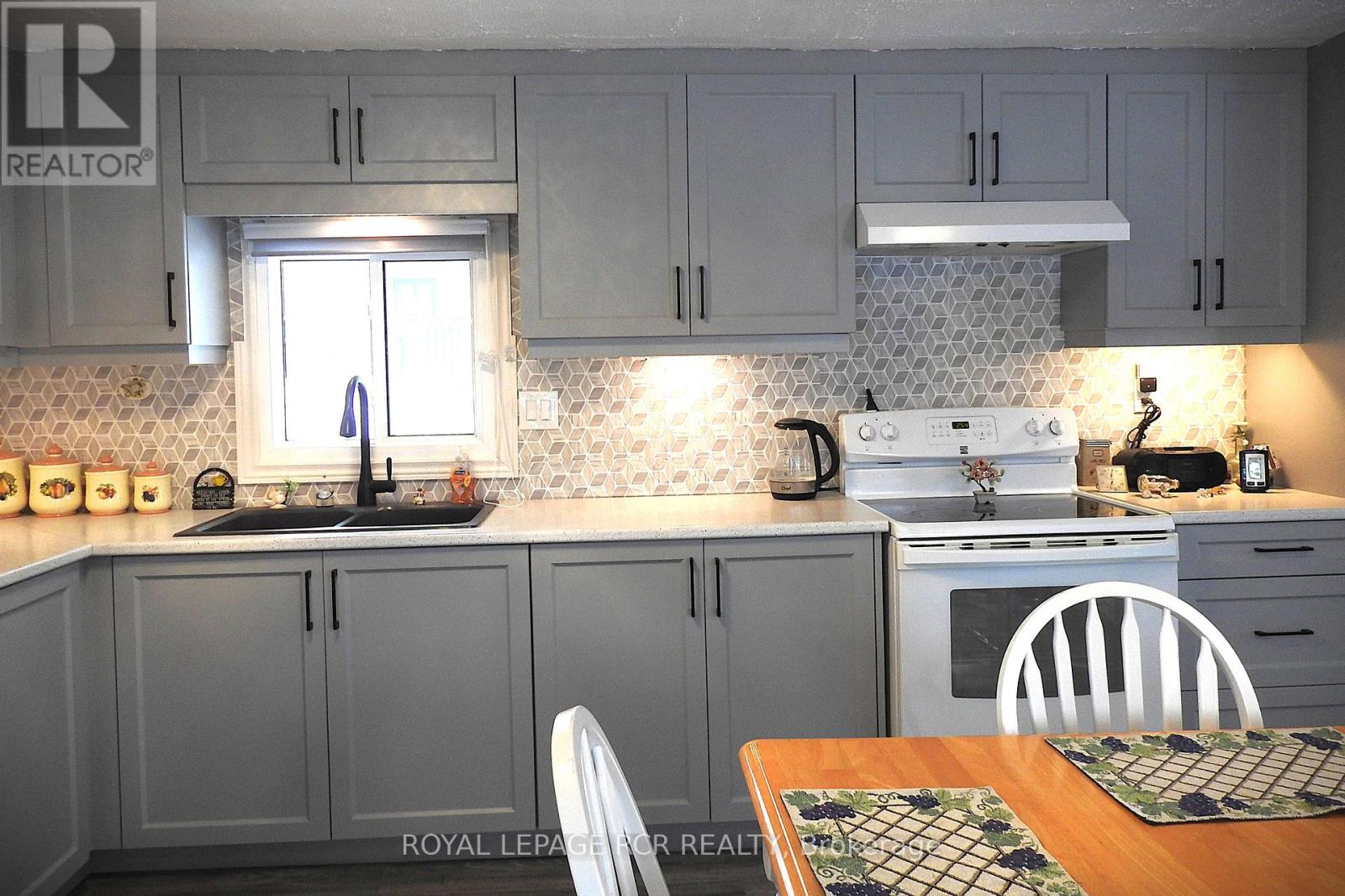 8 Claremont Crescent, Oro-Medonte, Ontario  L3V 0P9 - Photo 7 - S12699238