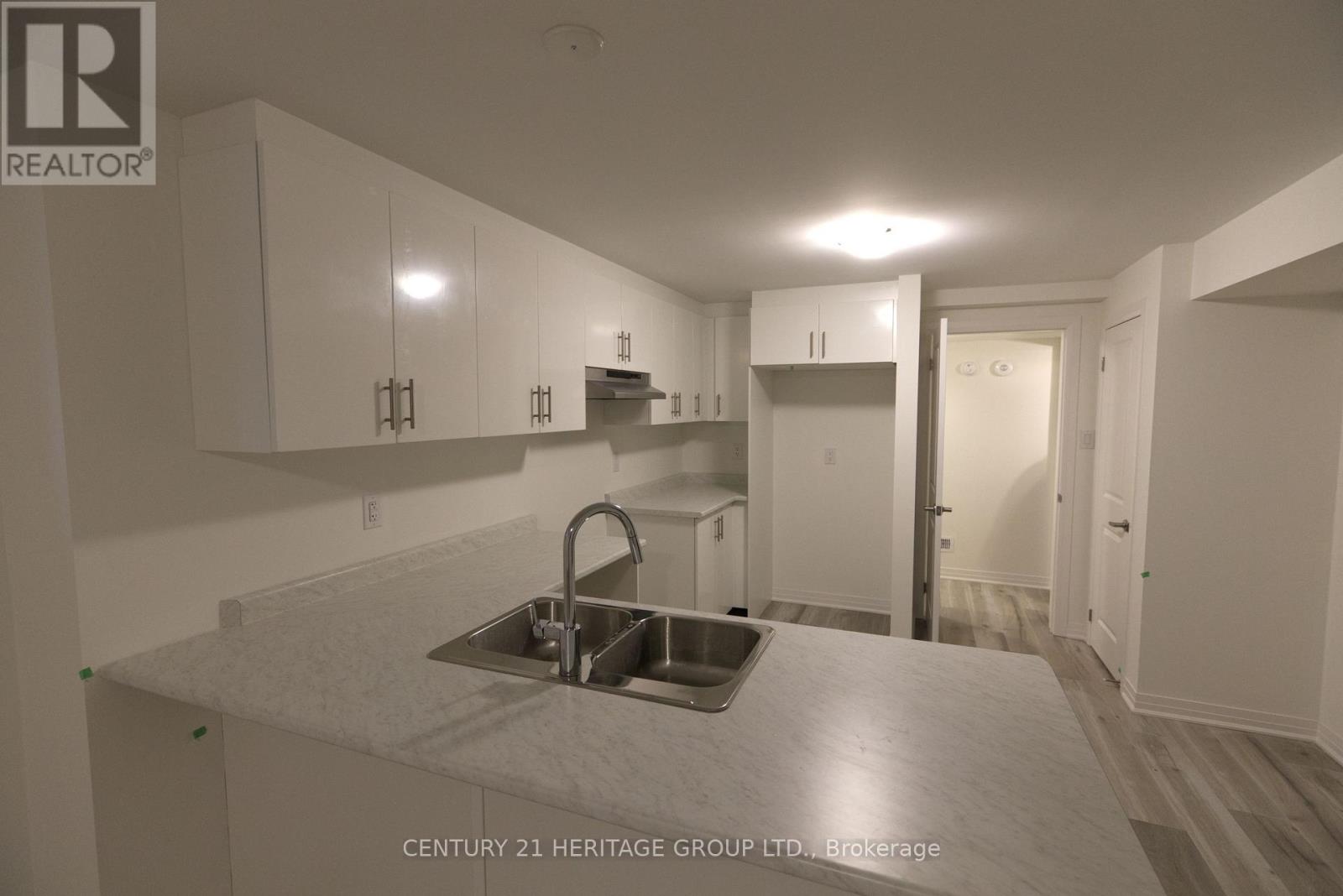 37 Sheppard Drive, Barrie, Ontario  L9J 0K4 - Photo 4 - S12699286