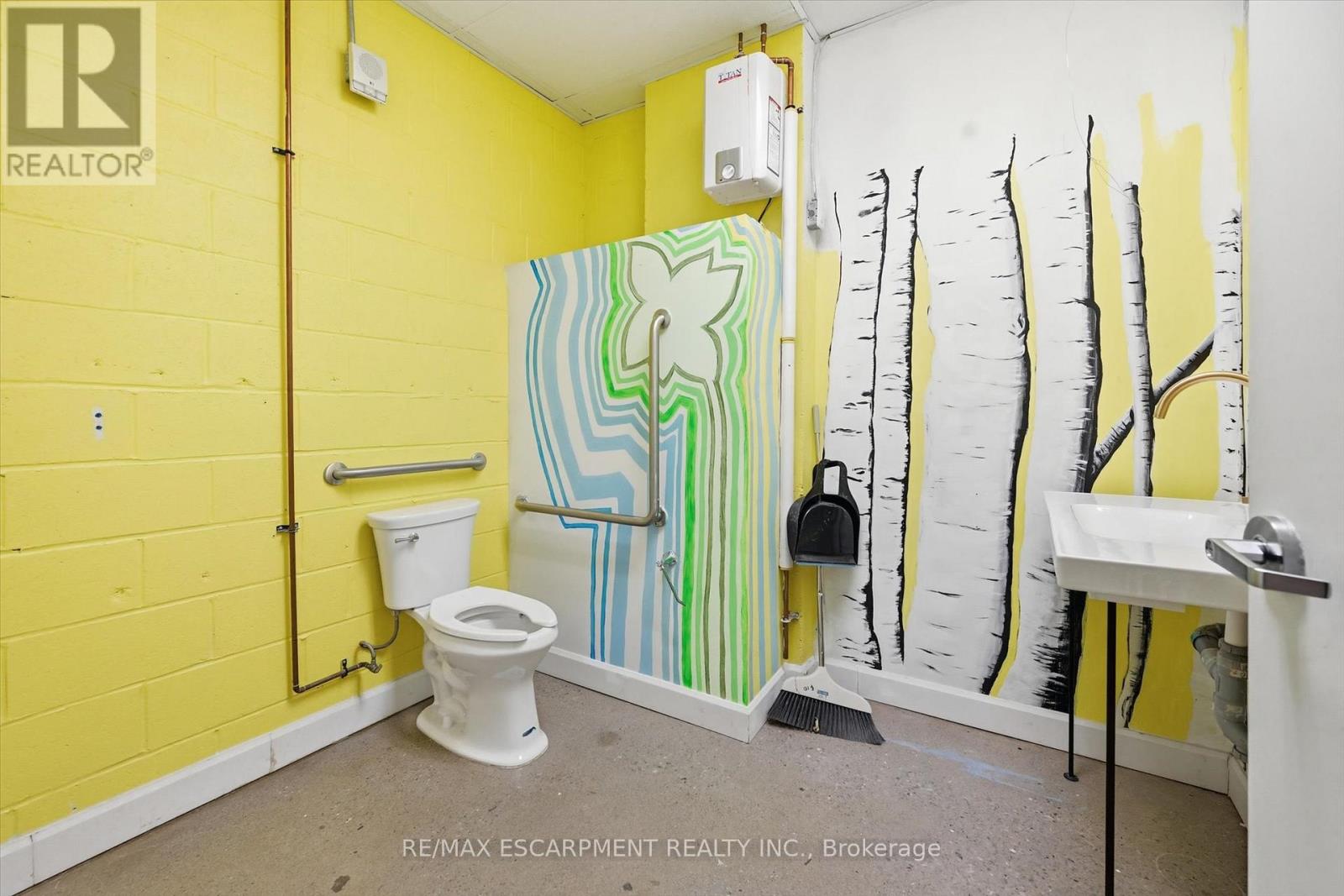 B - 390 Pearl Street, Burlington, Ontario  L7R 2M9 - Photo 15 - W12682636