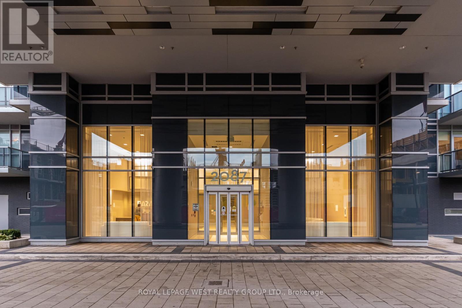 1002 - 2087 Fairview Street, Burlington, Ontario  L7R 0E5 - Photo 2 - W12699056