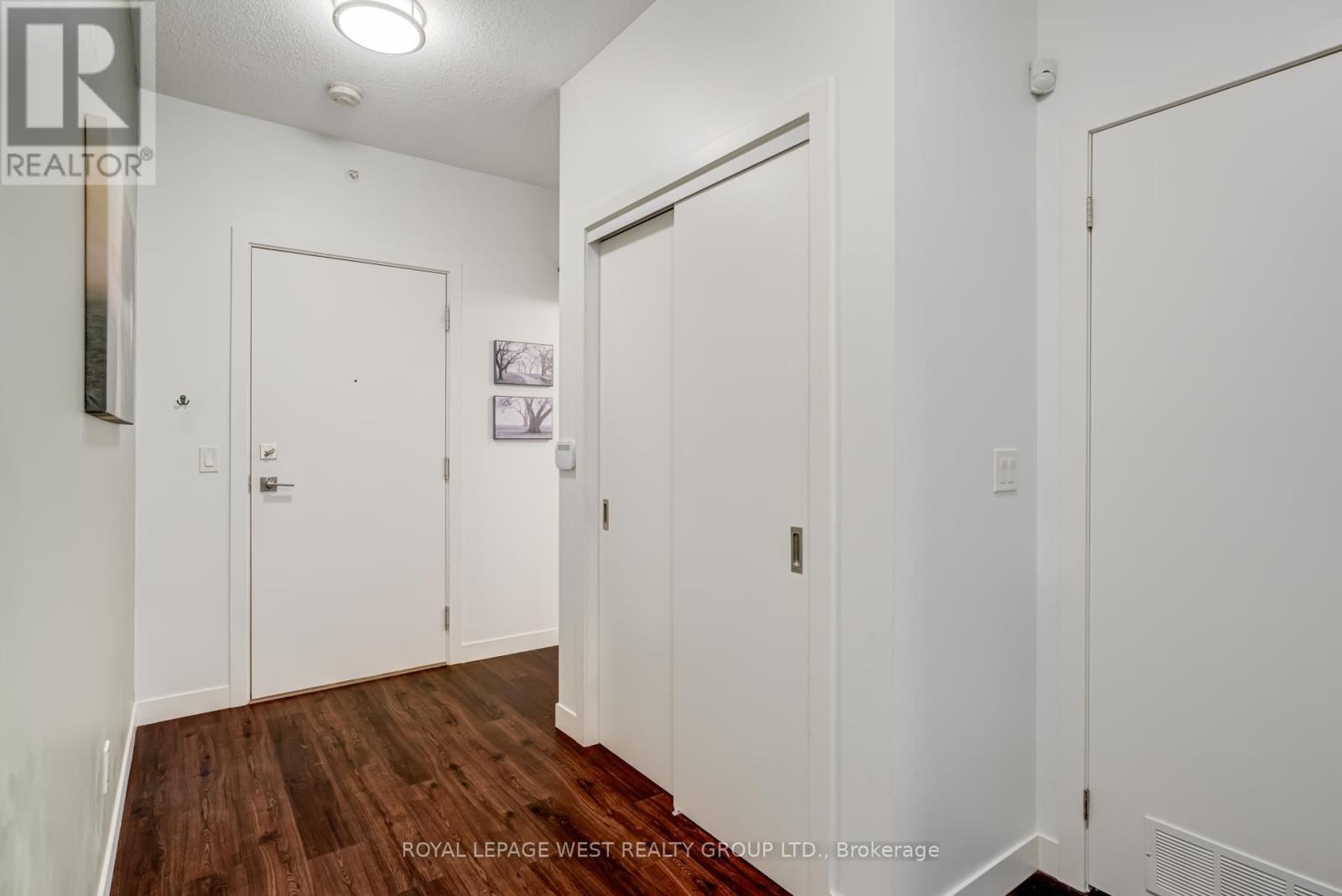 1002 - 2087 Fairview Street, Burlington, Ontario  L7R 0E5 - Photo 3 - W12699056