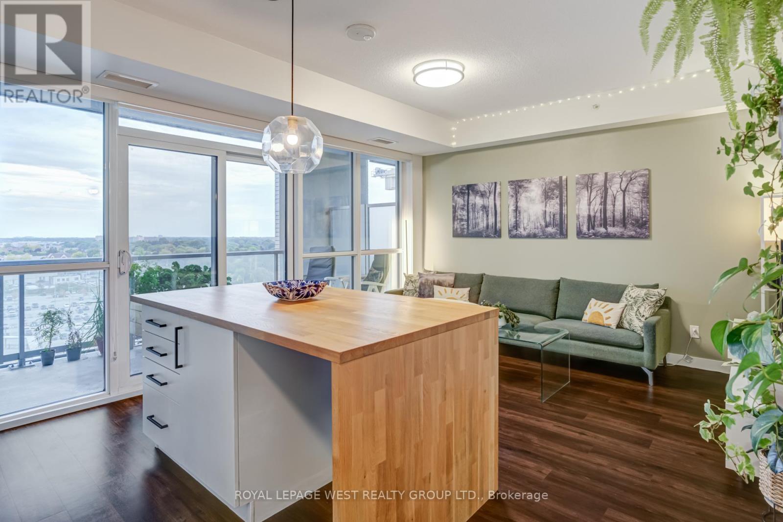 1002 - 2087 Fairview Street, Burlington, Ontario  L7R 0E5 - Photo 5 - W12699056