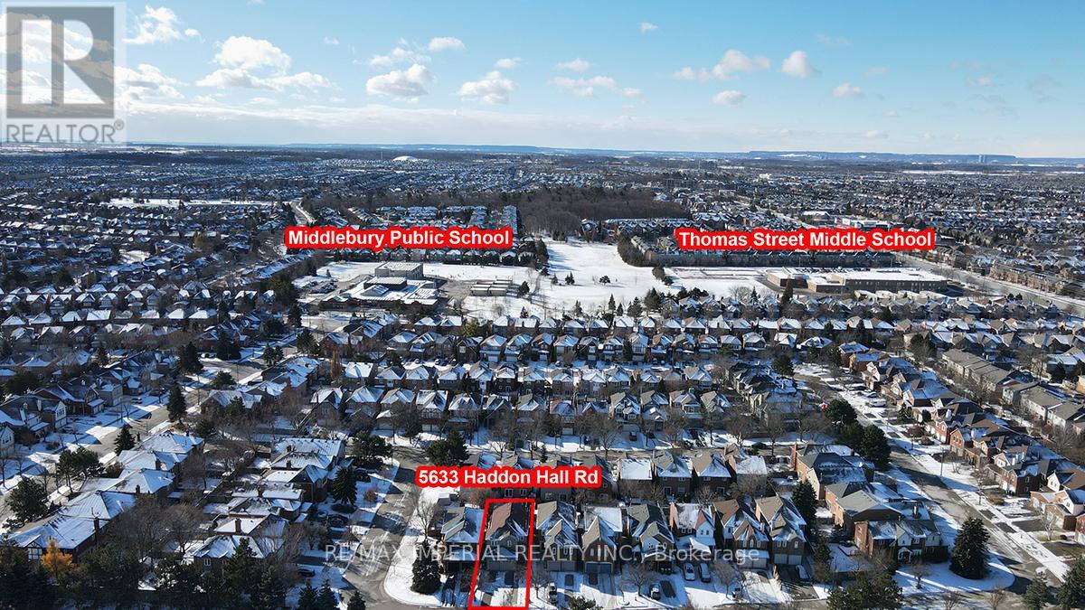 5633 Haddon Hall Road, Mississauga, Ontario  L5M 5G3 - Photo 2 - W12699136