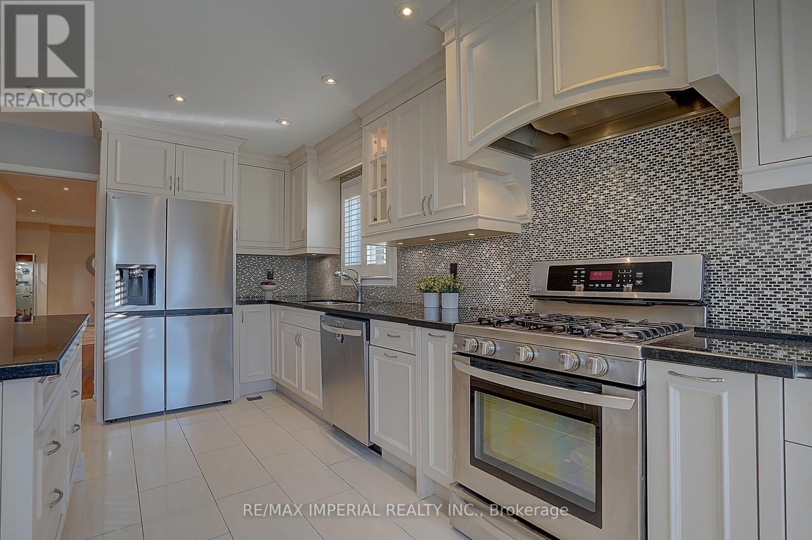 5633 Haddon Hall Road, Mississauga, Ontario  L5M 5G3 - Photo 24 - W12699136