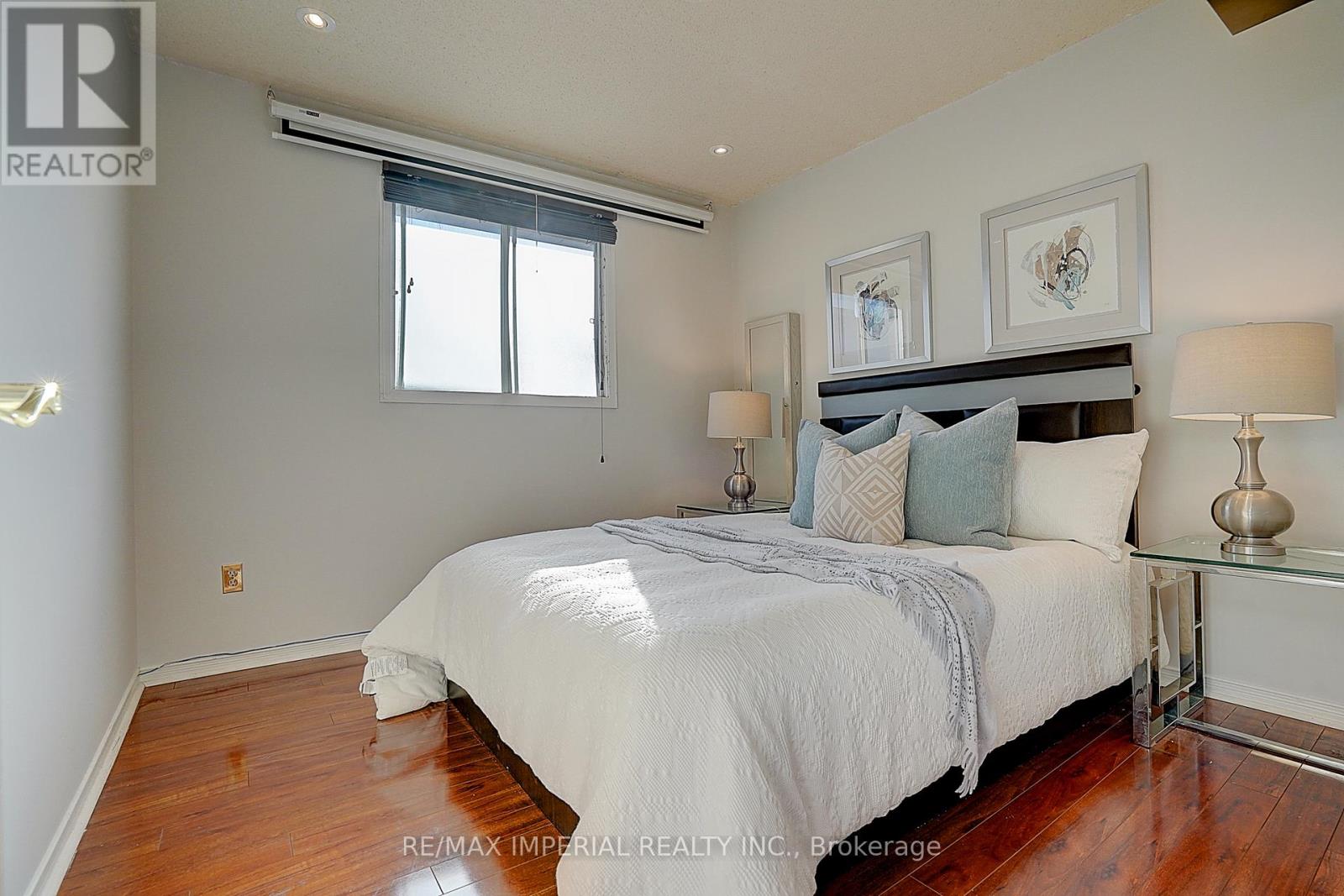 5633 Haddon Hall Road, Mississauga, Ontario  L5M 5G3 - Photo 32 - W12699136