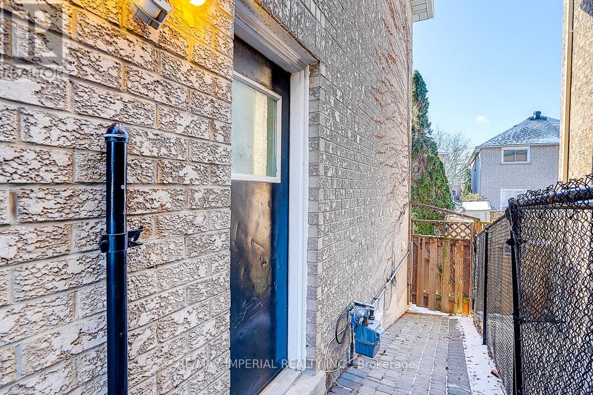 5633 Haddon Hall Road, Mississauga, Ontario  L5M 5G3 - Photo 38 - W12699136