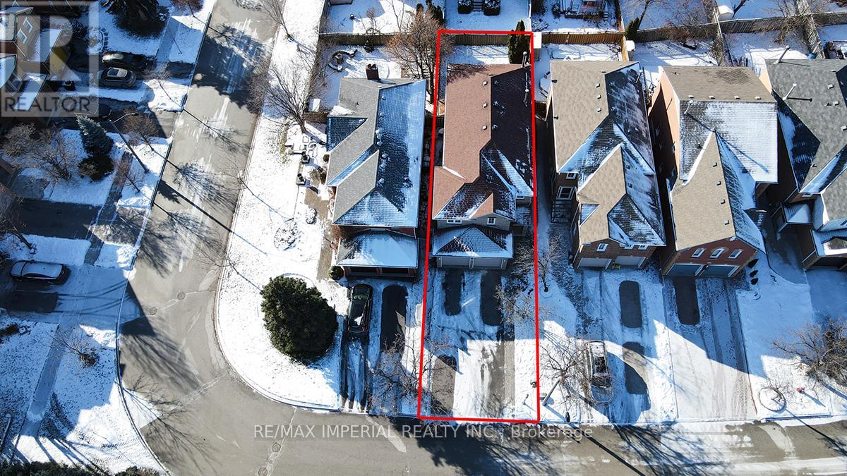 5633 Haddon Hall Road, Mississauga, Ontario  L5M 5G3 - Photo 4 - W12699136