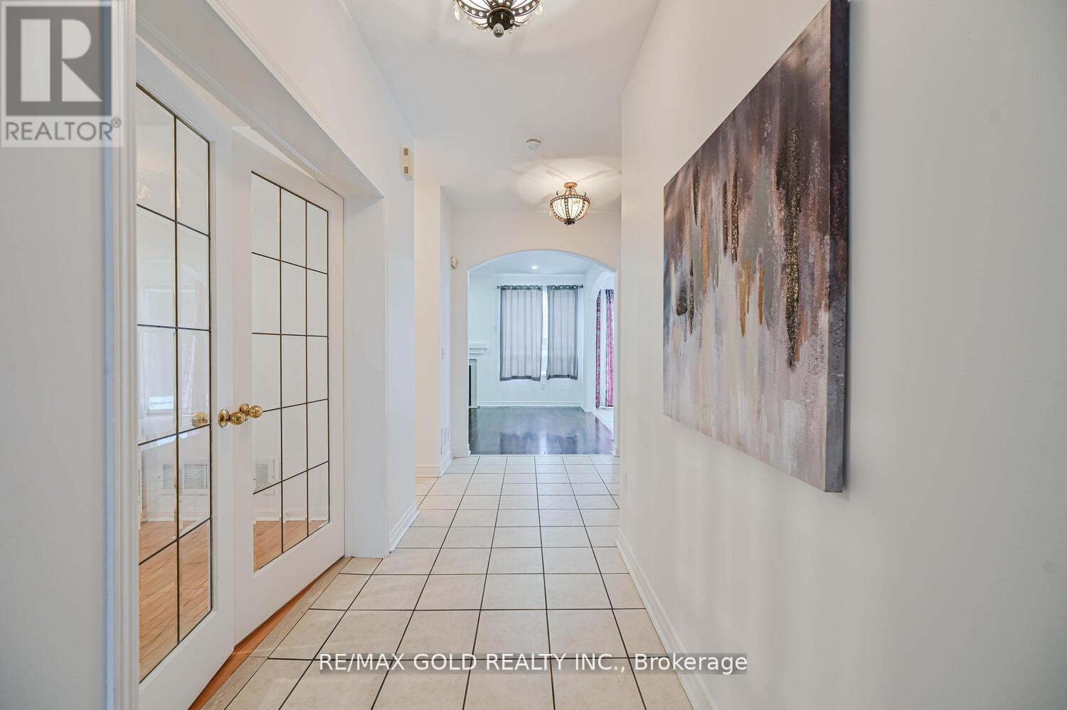 6 Verona Drive, Brampton, Ontario  L6P 1L2 - Photo 6 - W12699154