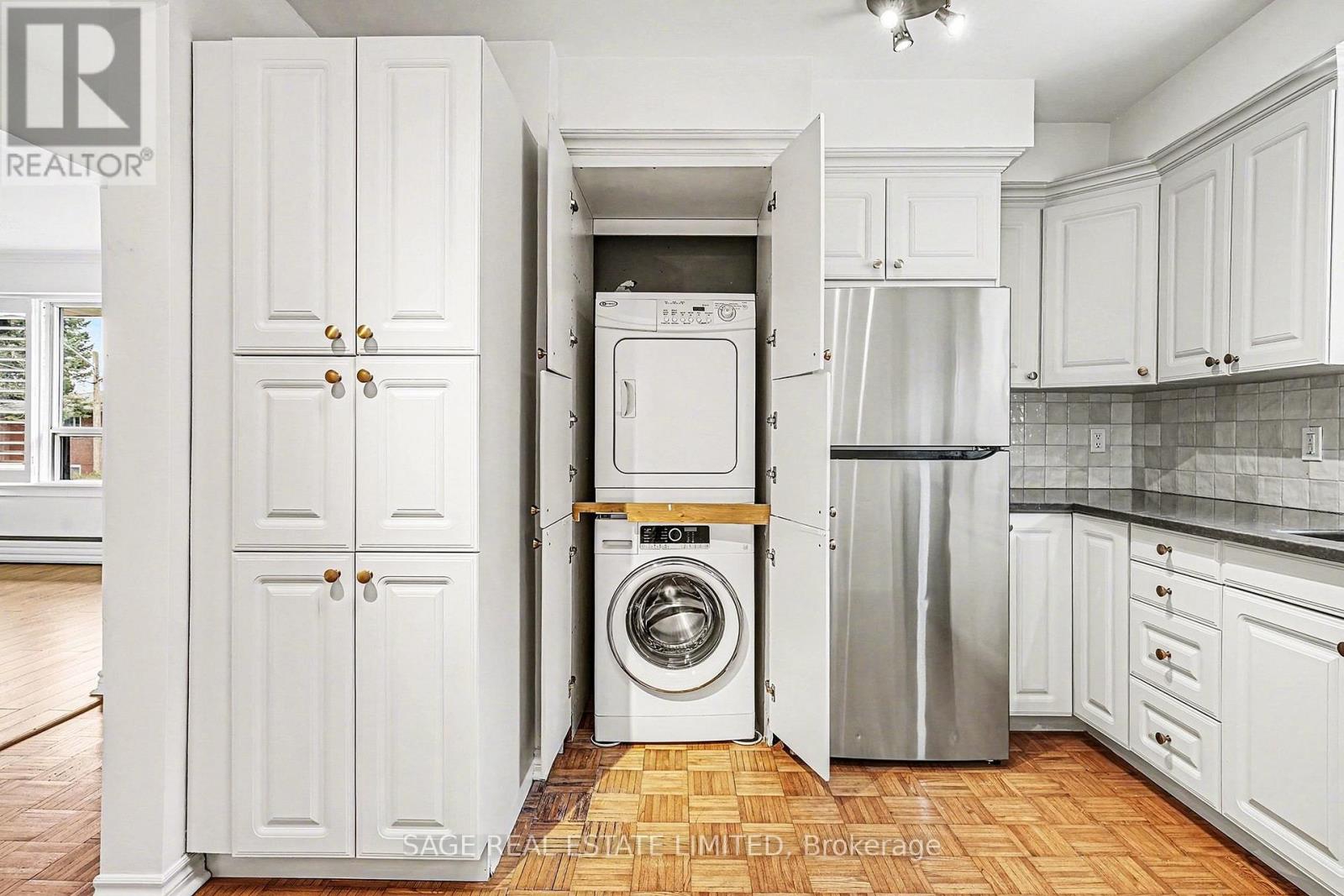 Upper - 1 Forty First Street, Toronto, Ontario  M8W 3N4 - Photo 11 - W12699186