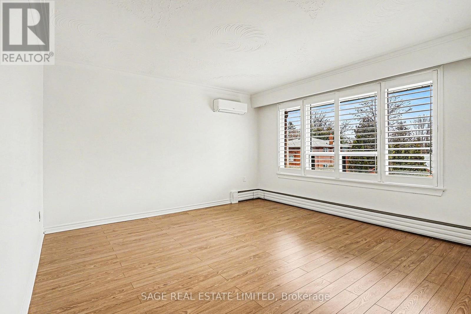 Upper - 1 Forty First Street, Toronto, Ontario  M8W 3N4 - Photo 4 - W12699186