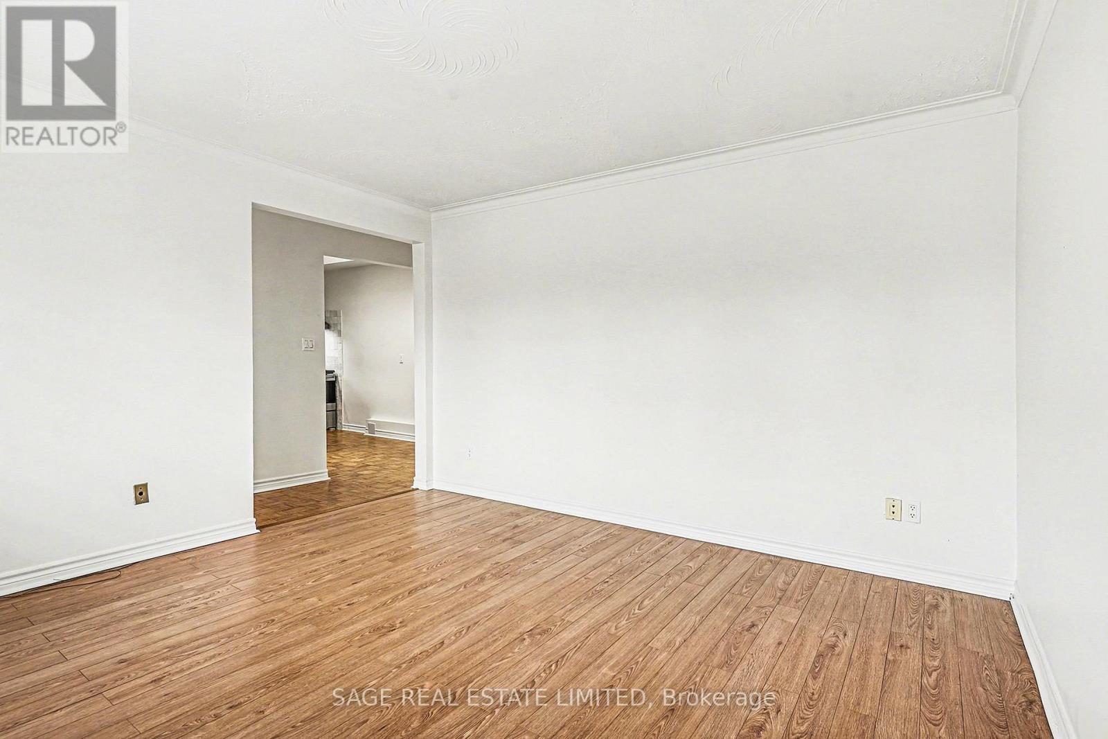 Upper - 1 Forty First Street, Toronto, Ontario  M8W 3N4 - Photo 5 - W12699186