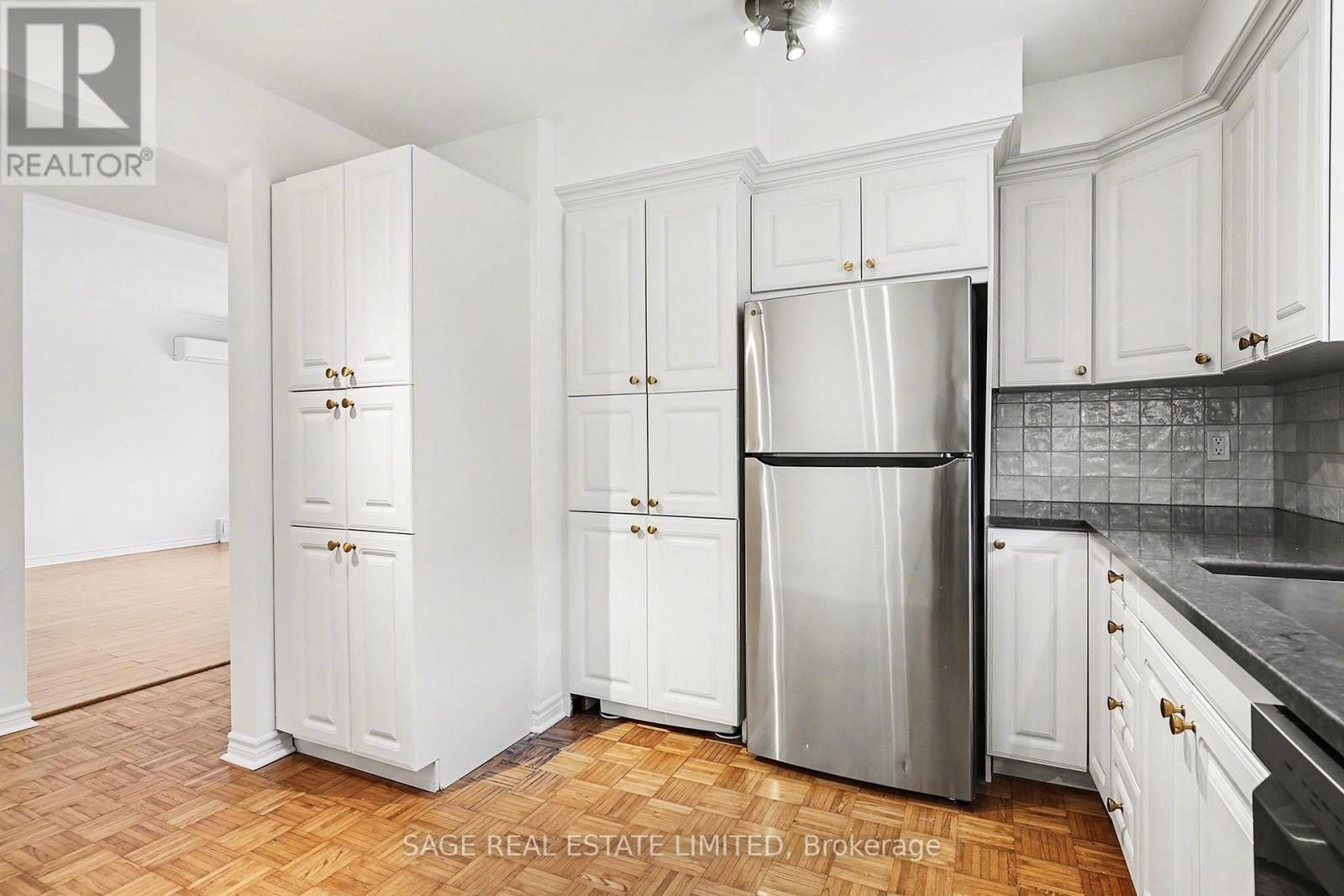 Upper - 1 Forty First Street, Toronto, Ontario  M8W 3N4 - Photo 9 - W12699186