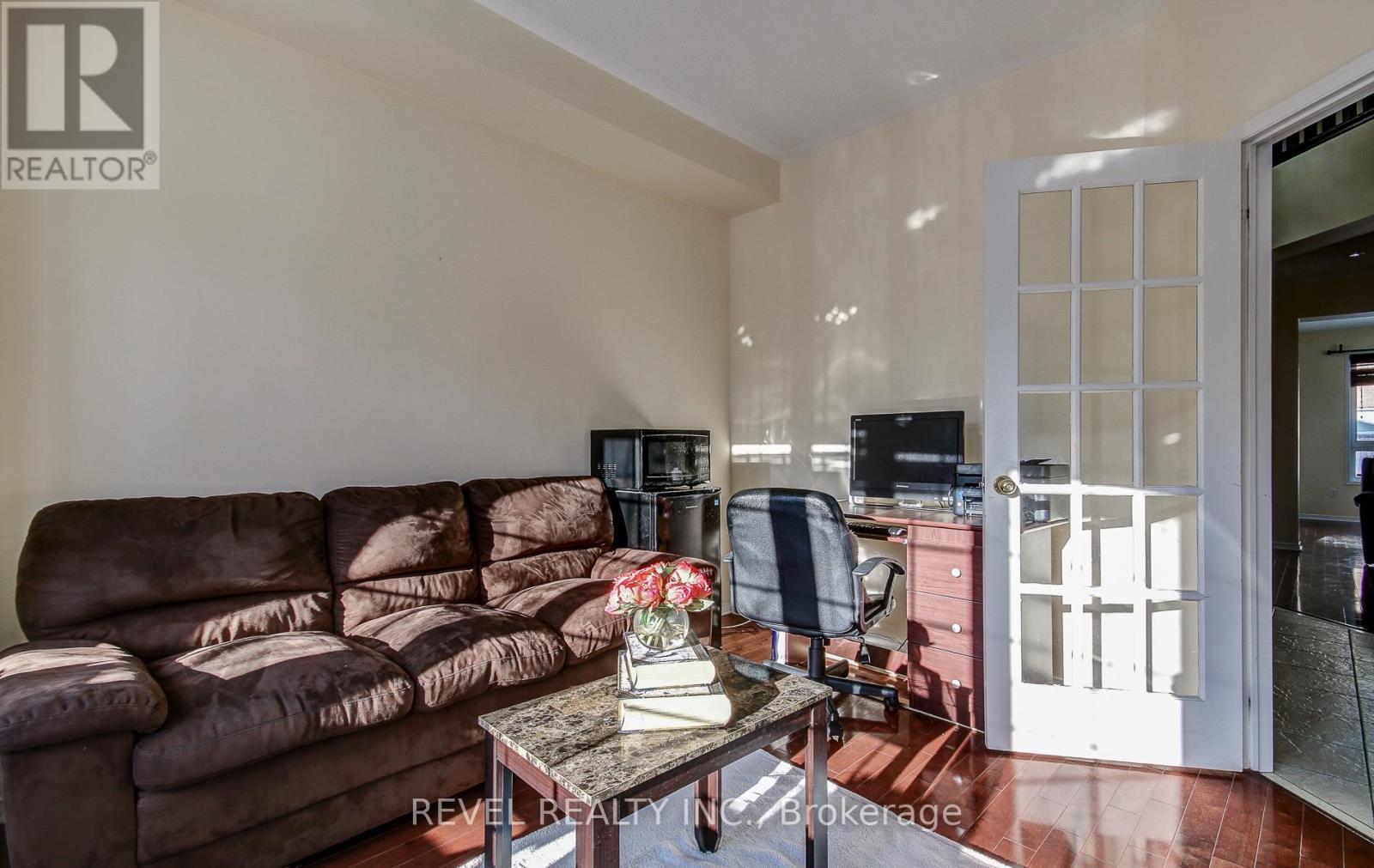 5 Treegrove Crescent, Brampton, Ontario  L7A 3X8 - Photo 4 - W12699206