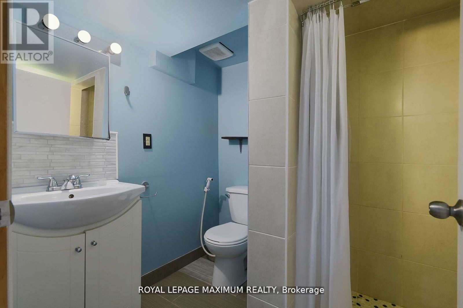 132 Wallace Avenue, Toronto, Ontario  M6H 1T5 - Photo 30 - W12699208