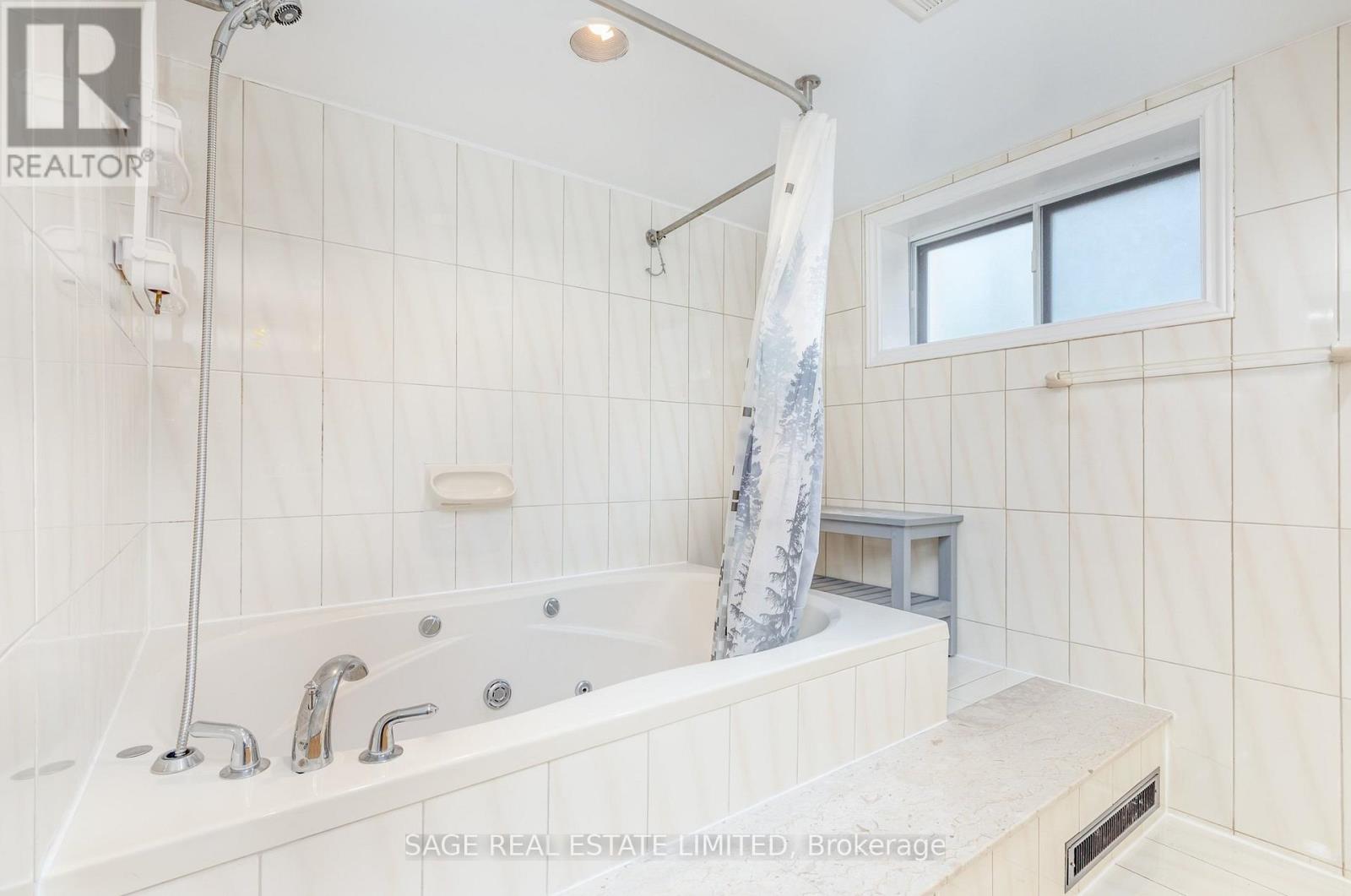 Lower - 1 Forty First Street, Toronto, Ontario  M8W 3N4 - Photo 10 - W12699216