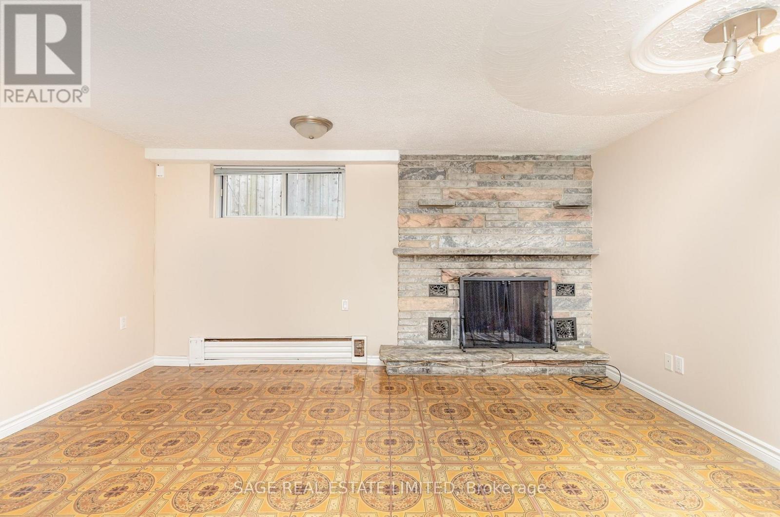 Lower - 1 Forty First Street, Toronto, Ontario  M8W 3N4 - Photo 13 - W12699216