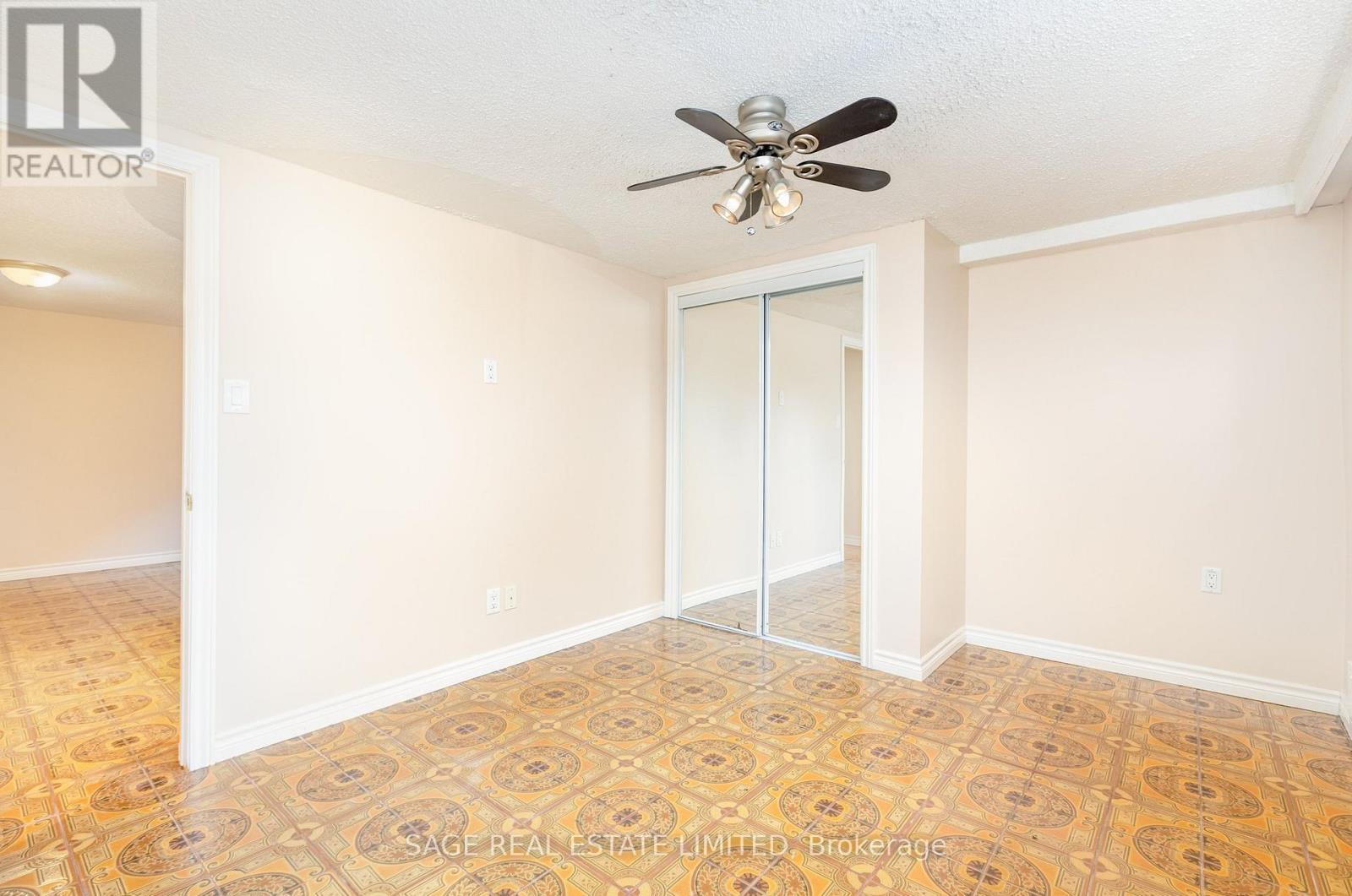 Lower - 1 Forty First Street, Toronto, Ontario  M8W 3N4 - Photo 14 - W12699216