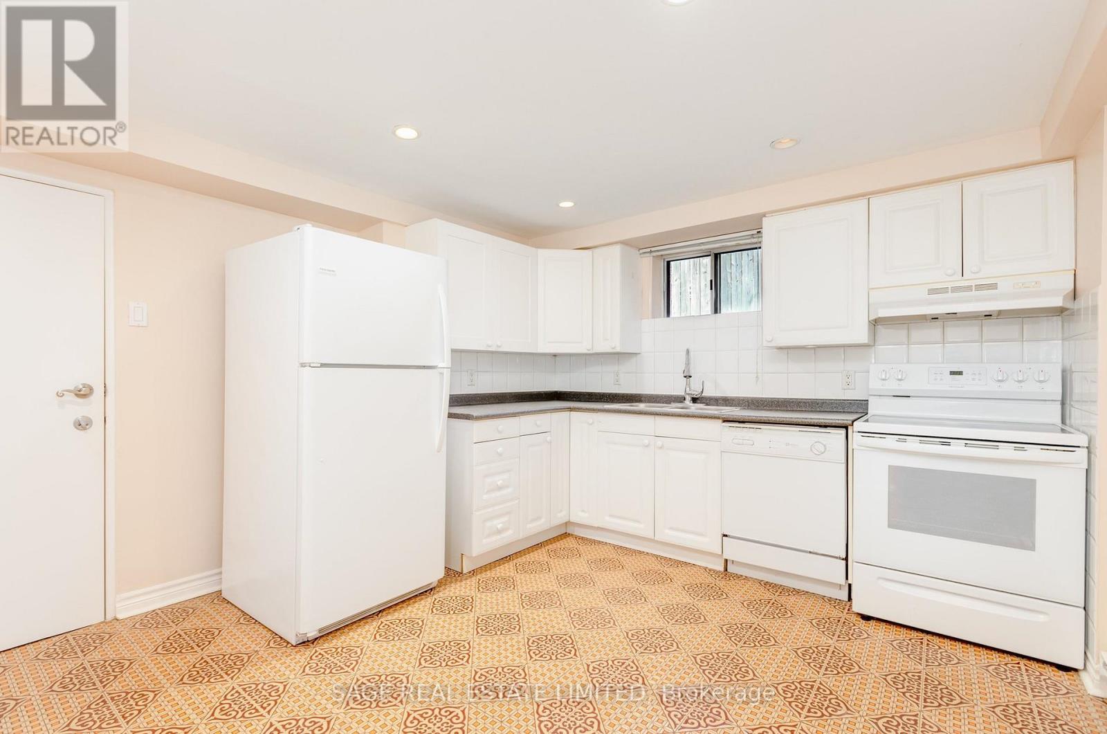 Lower - 1 Forty First Street, Toronto, Ontario  M8W 3N4 - Photo 3 - W12699216