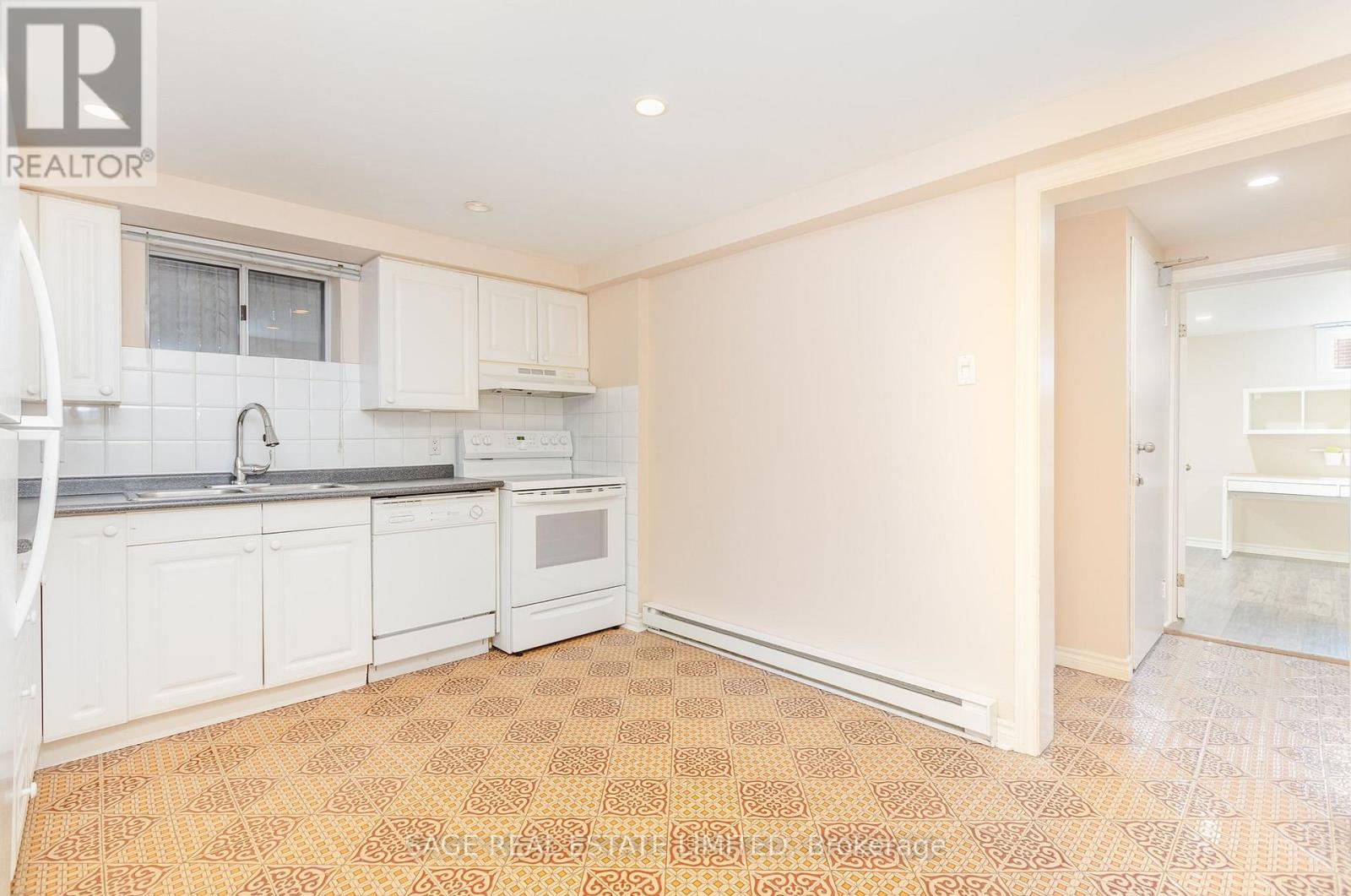 Lower - 1 Forty First Street, Toronto, Ontario  M8W 3N4 - Photo 4 - W12699216