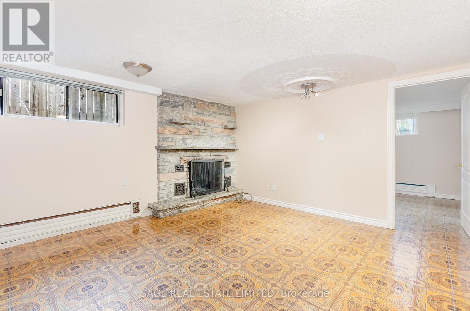 Lower - 1 Forty First Street, Toronto, Ontario  M8W 3N4 - Photo 6 - W12699216