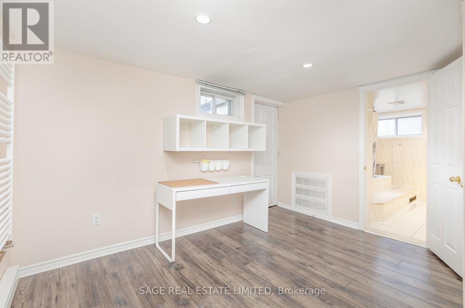 Lower - 1 Forty First Street, Toronto, Ontario  M8W 3N4 - Photo 7 - W12699216