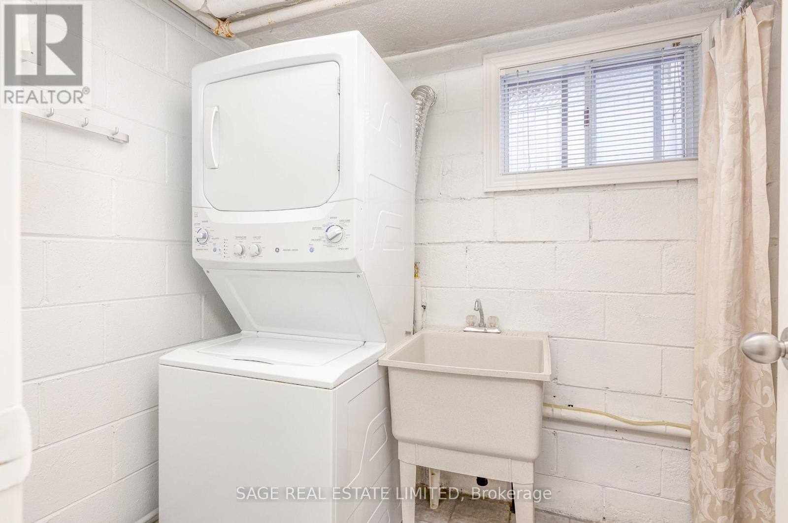 Lower - 1 Forty First Street, Toronto, Ontario  M8W 3N4 - Photo 8 - W12699216