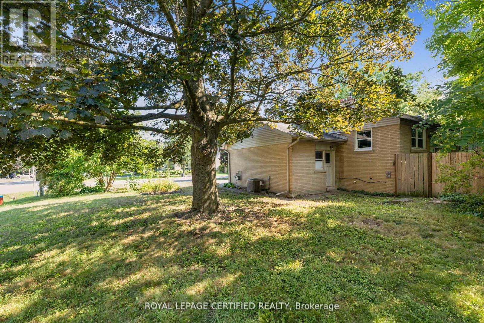 122 Selgrove Crescent, Oakville (Sw Southwest), Ontario  L6L 1L3 - Photo 17 - W12699250