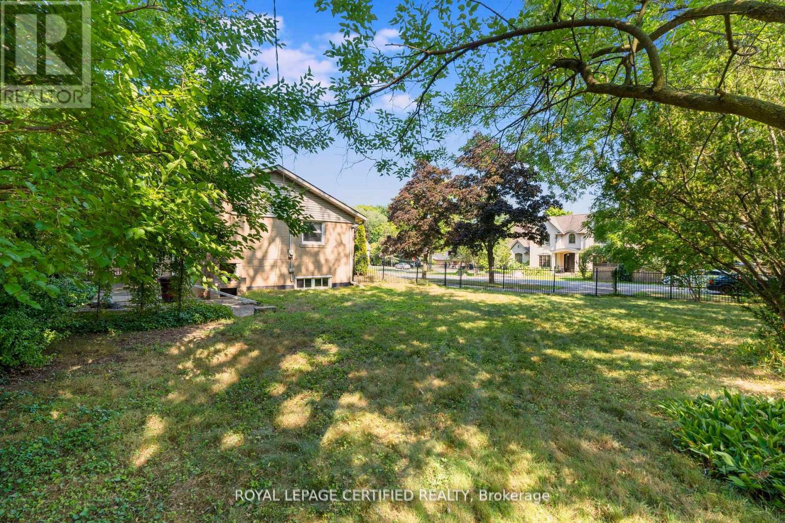 122 Selgrove Crescent, Oakville (Sw Southwest), Ontario  L6L 1L3 - Photo 18 - W12699250