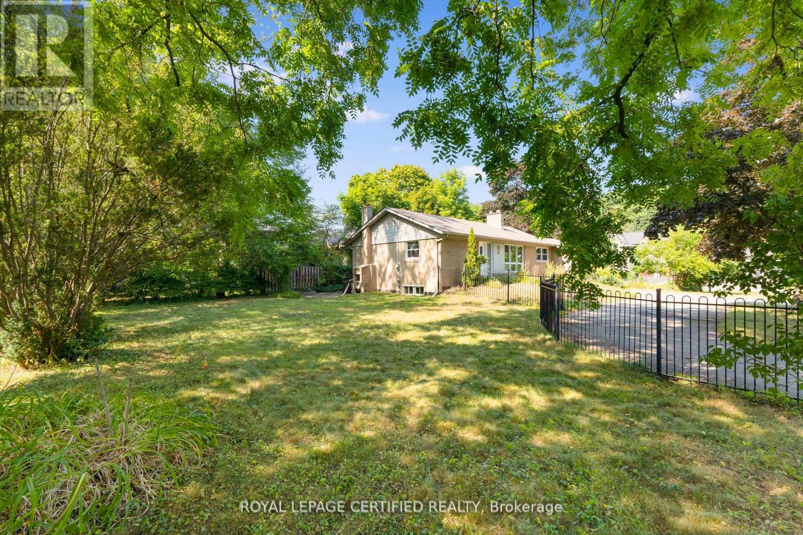 122 Selgrove Crescent, Oakville (Sw Southwest), Ontario  L6L 1L3 - Photo 19 - W12699250