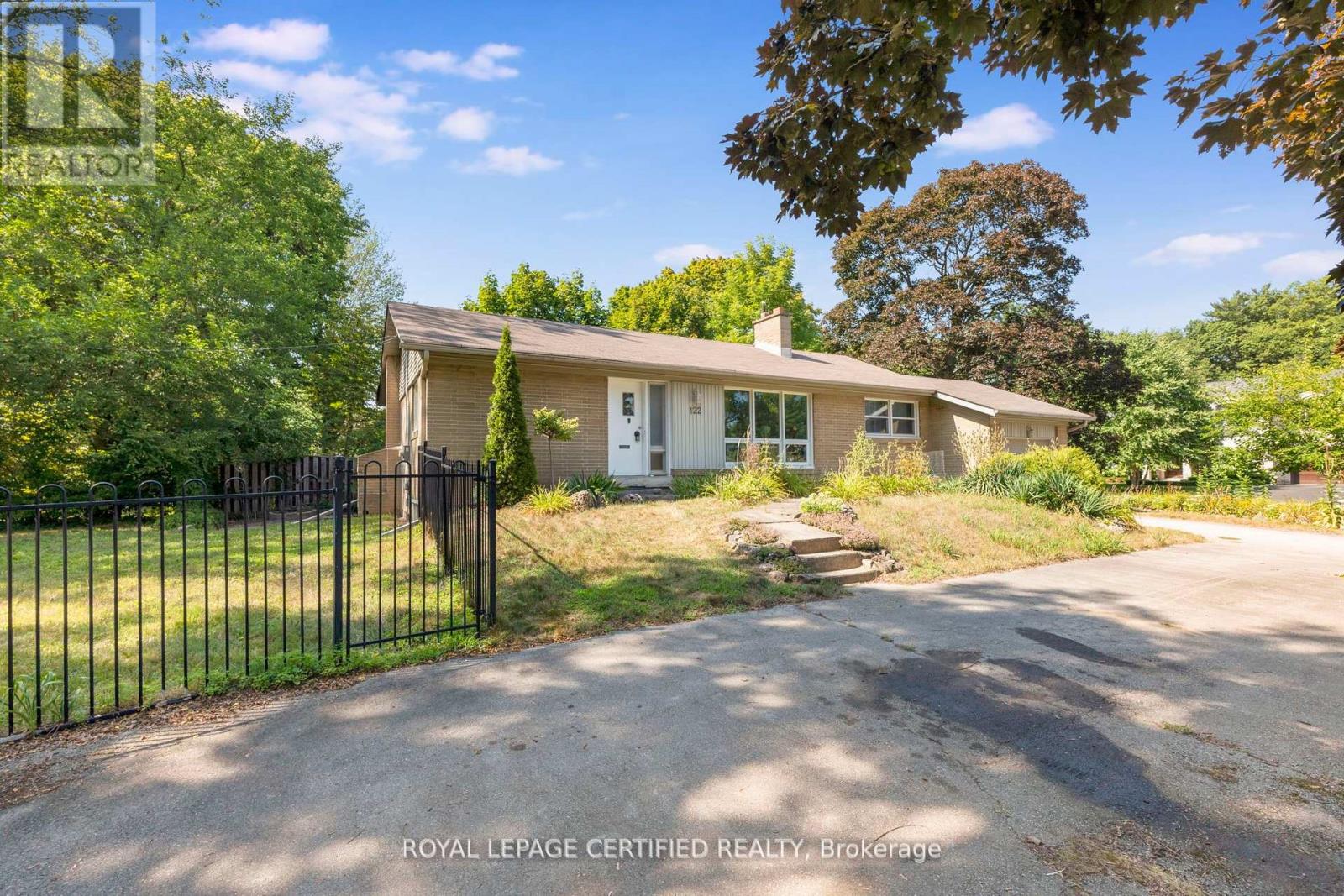 122 Selgrove Crescent, Oakville (Sw Southwest), Ontario  L6L 1L3 - Photo 21 - W12699250