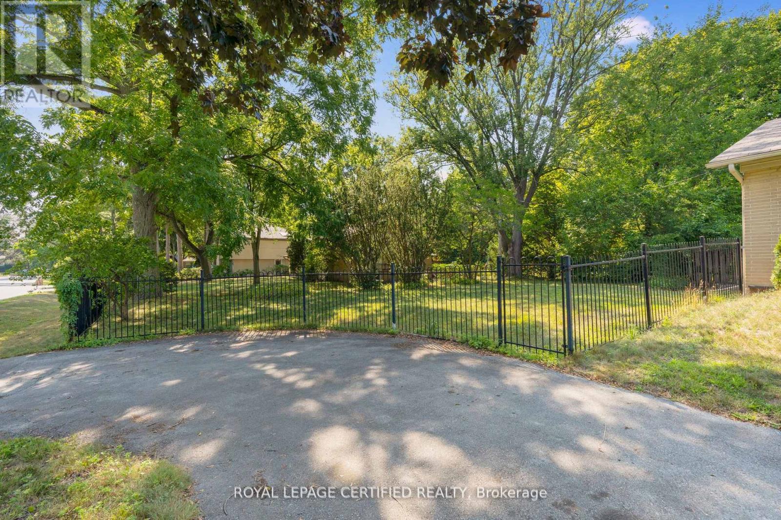 122 Selgrove Crescent, Oakville (Sw Southwest), Ontario  L6L 1L3 - Photo 25 - W12699250