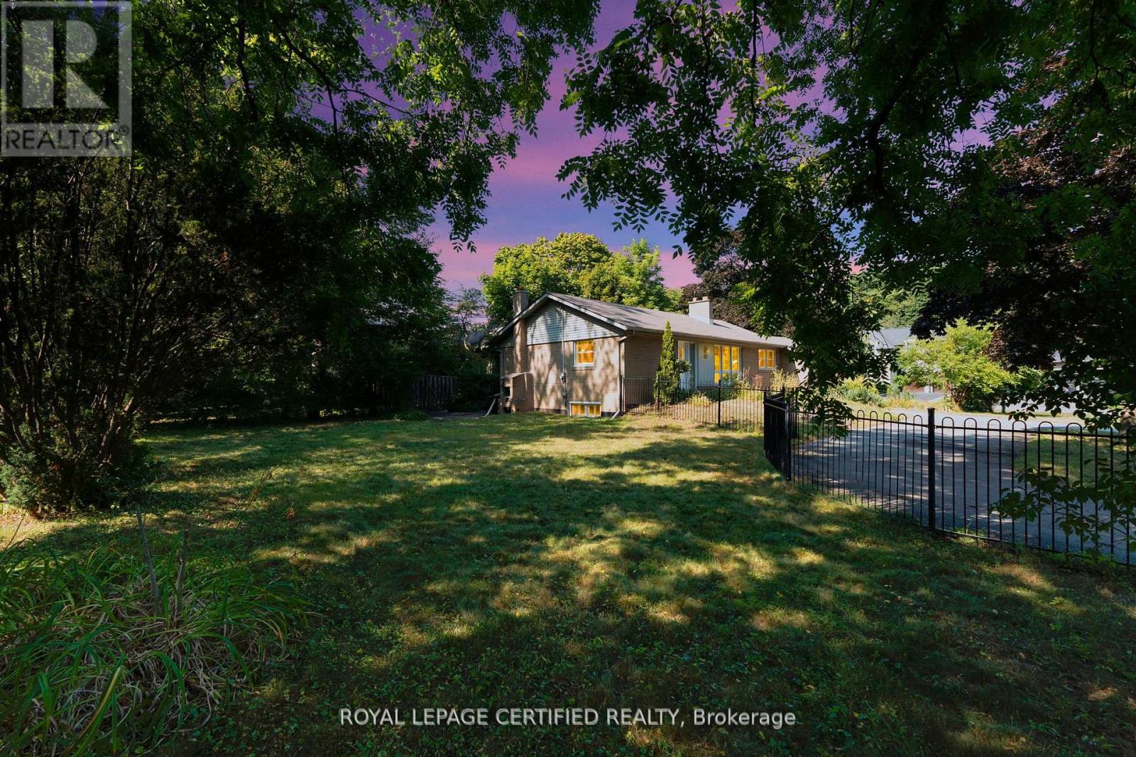 122 Selgrove Crescent, Oakville (Sw Southwest), Ontario  L6L 1L3 - Photo 30 - W12699250