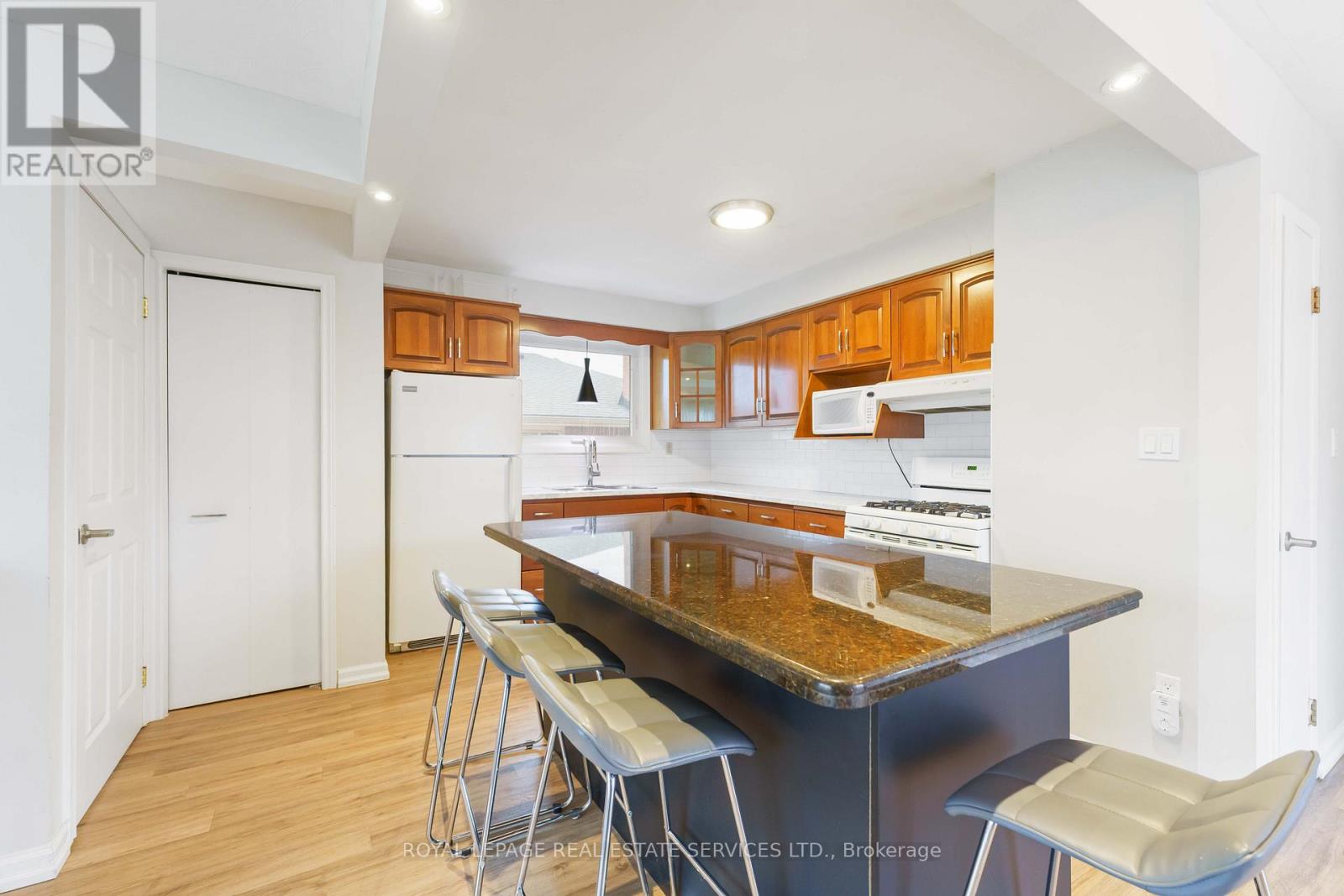 Main - 517 Mohawk Road W, Hamilton, Ontario  L9C 1X3 - Photo 10 - X12699044