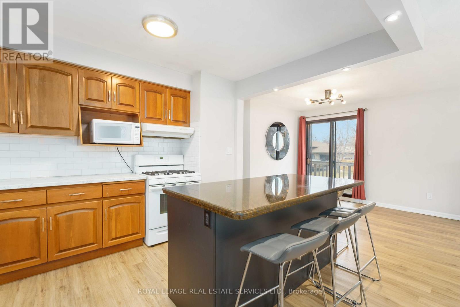 Main - 517 Mohawk Road W, Hamilton, Ontario  L9C 1X3 - Photo 12 - X12699044