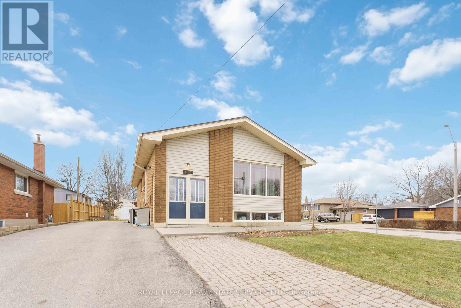 Main - 517 Mohawk Road W, Hamilton, Ontario  L9C 1X3 - Photo 3 - X12699044