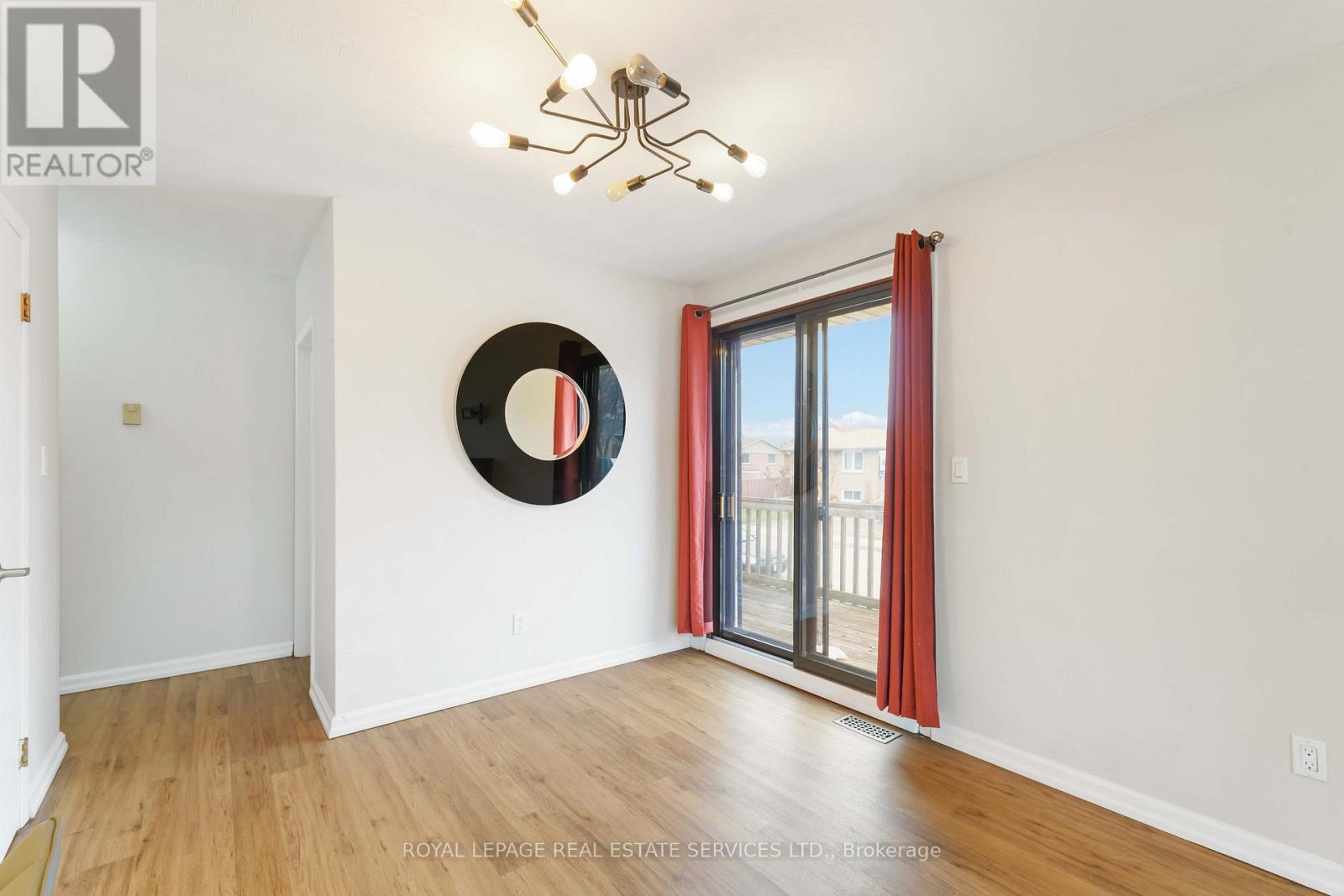 Main - 517 Mohawk Road W, Hamilton, Ontario  L9C 1X3 - Photo 7 - X12699044