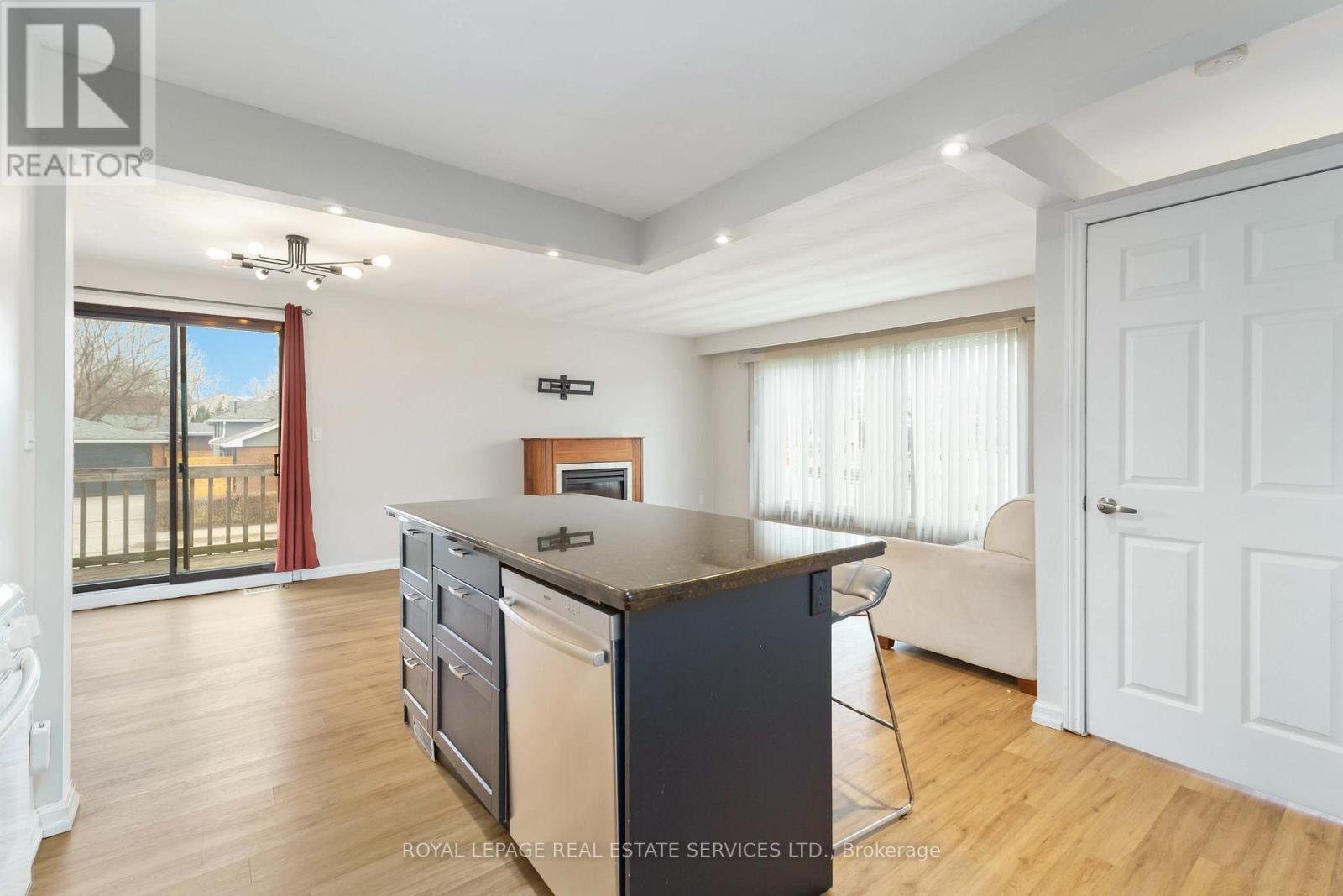 Main - 517 Mohawk Road W, Hamilton, Ontario  L9C 1X3 - Photo 9 - X12699044