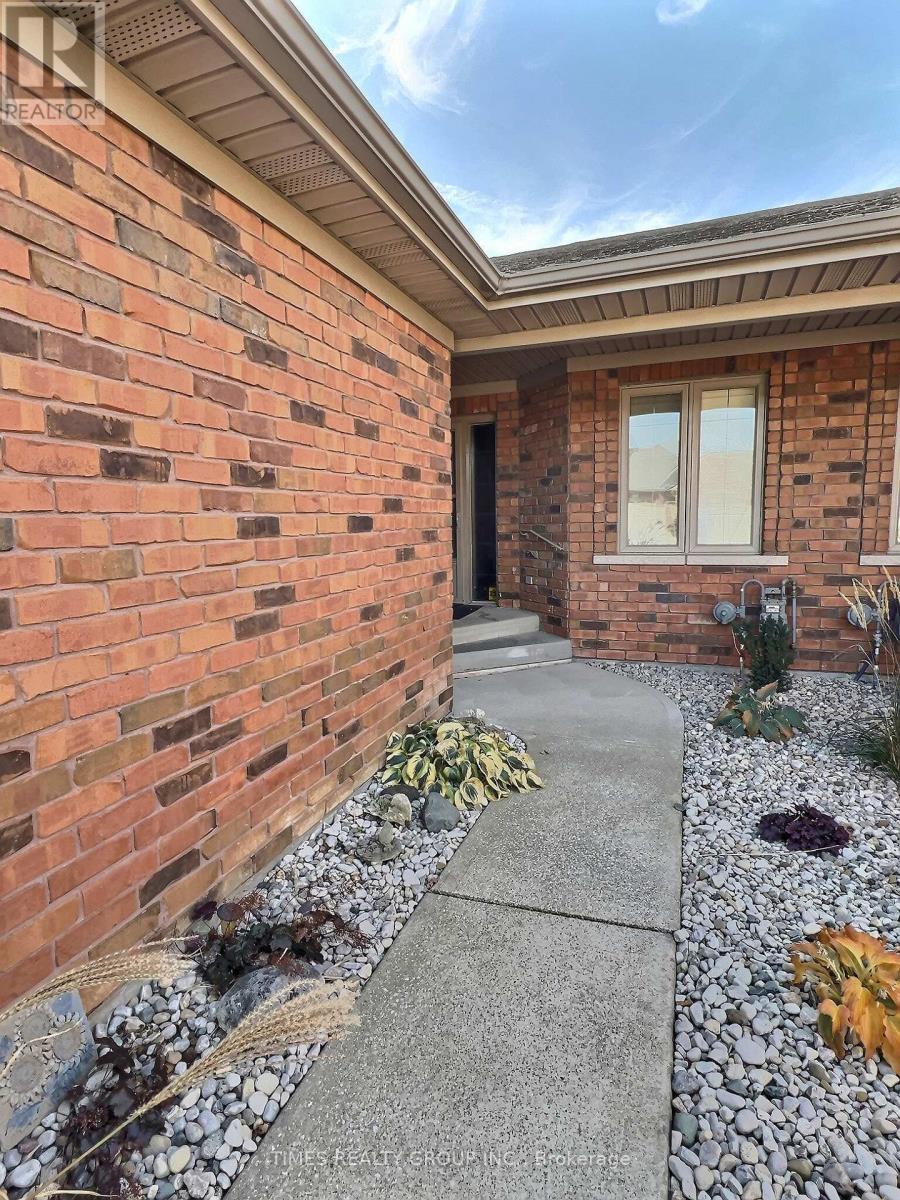 1515 Skinner Street, Lasalle, Ontario  N9H 0A6 - Photo 2 - X12693110