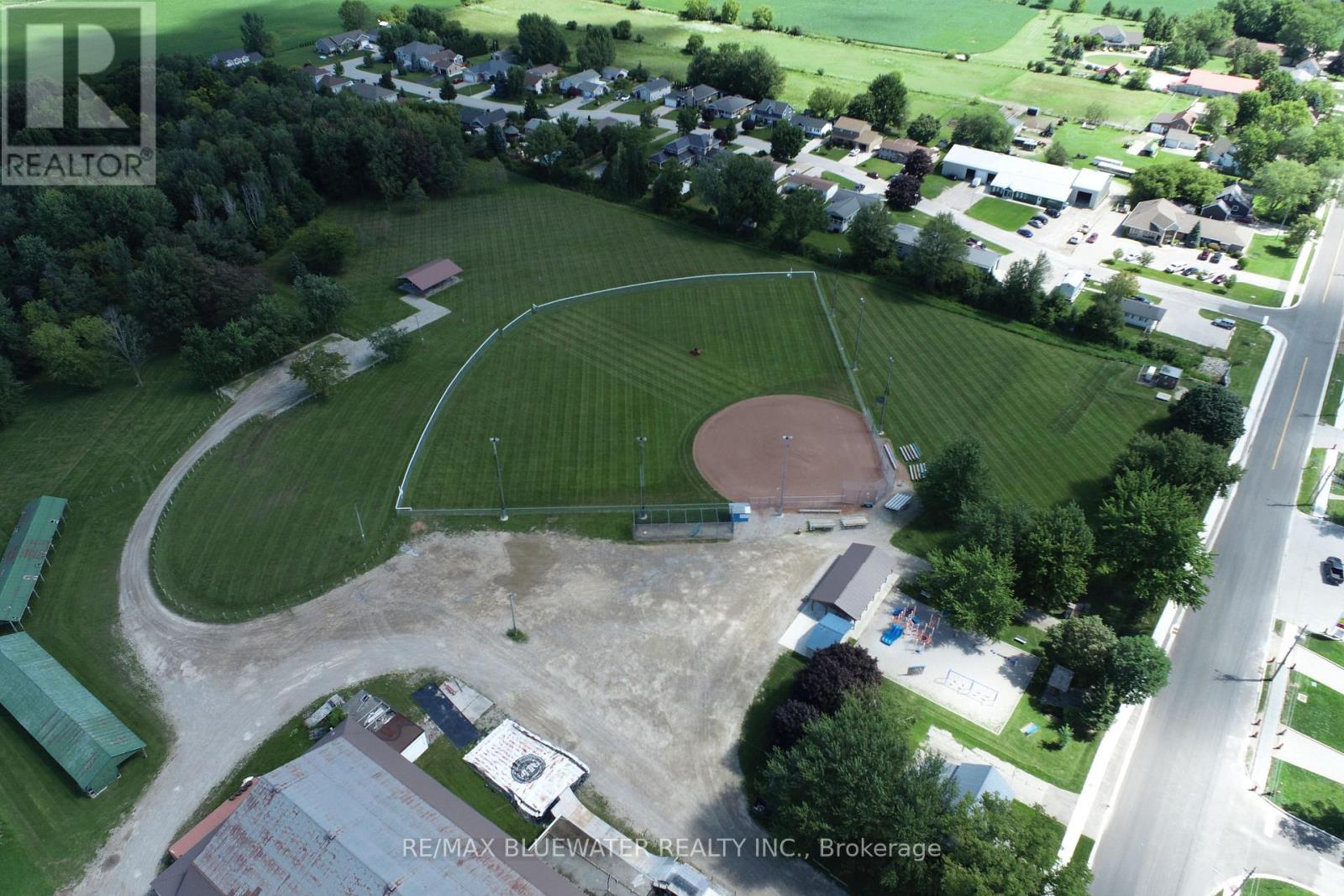 11 Mill Avenue, Bluewater, Ontario  N0M 2T0 - Photo 14 - X12346421