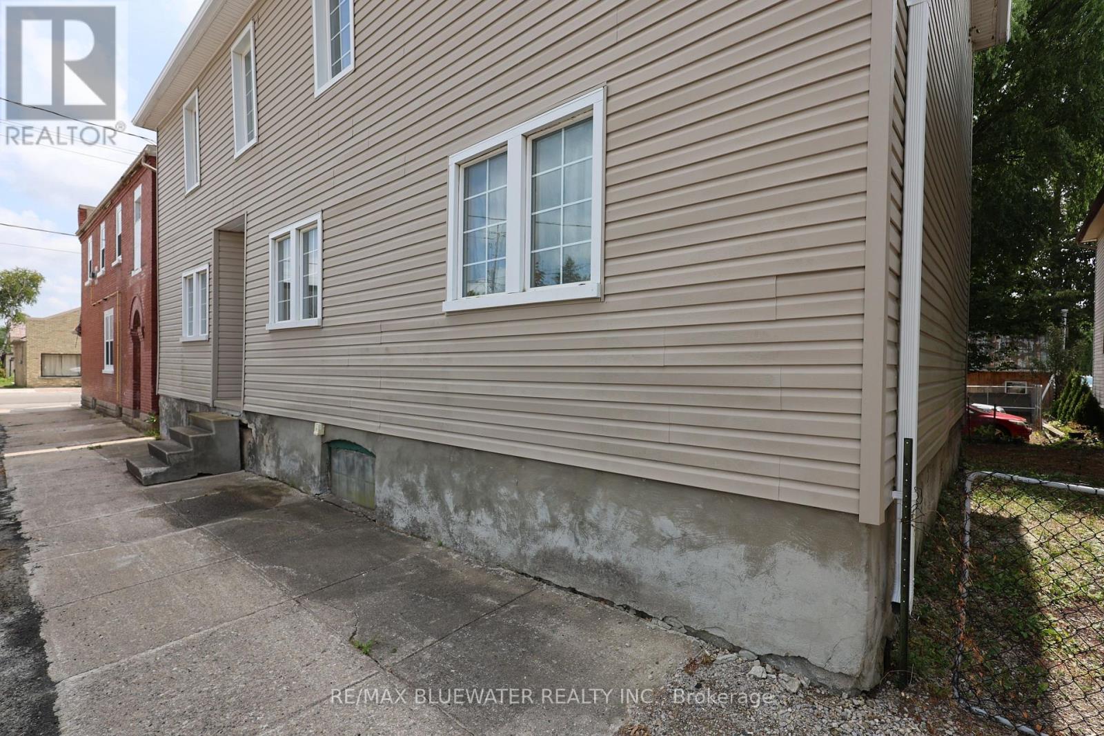11 Mill Avenue, Bluewater, Ontario  N0M 2T0 - Photo 8 - X12346421
